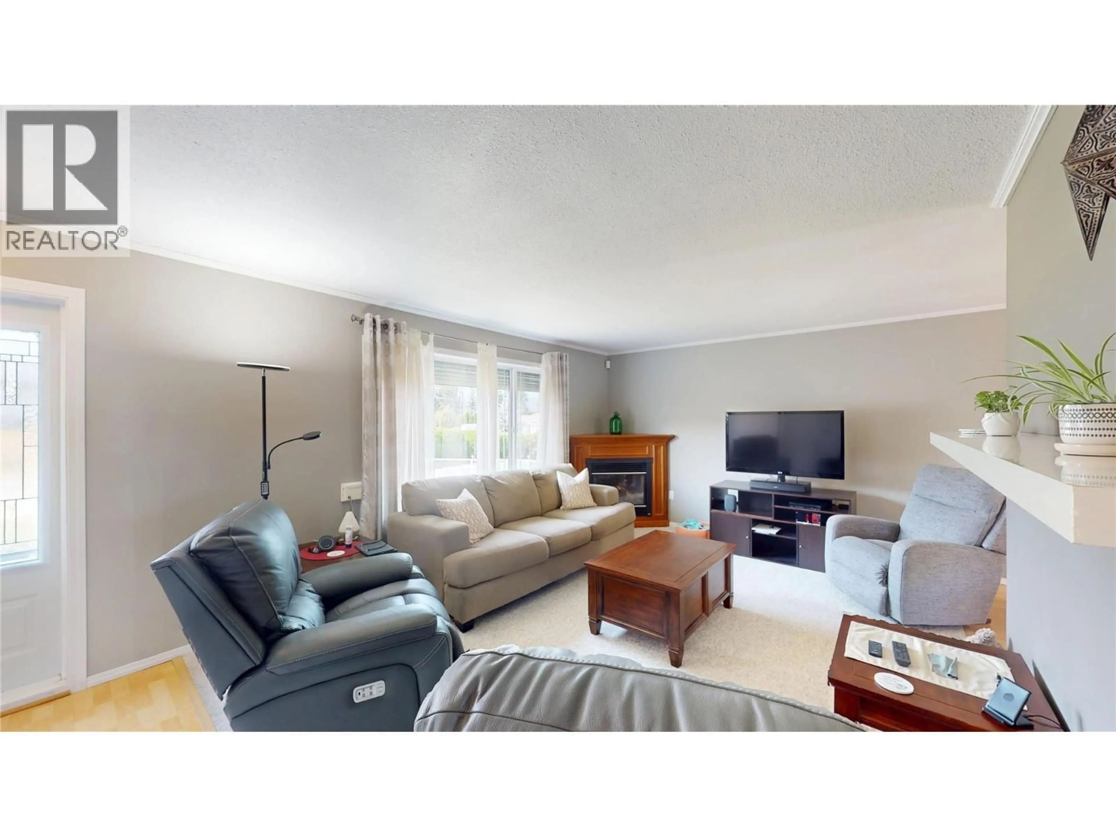 Living room with furniture, unknown for 504 16TH STREET SOUTH, Cranbrook British Columbia V1C6H5
