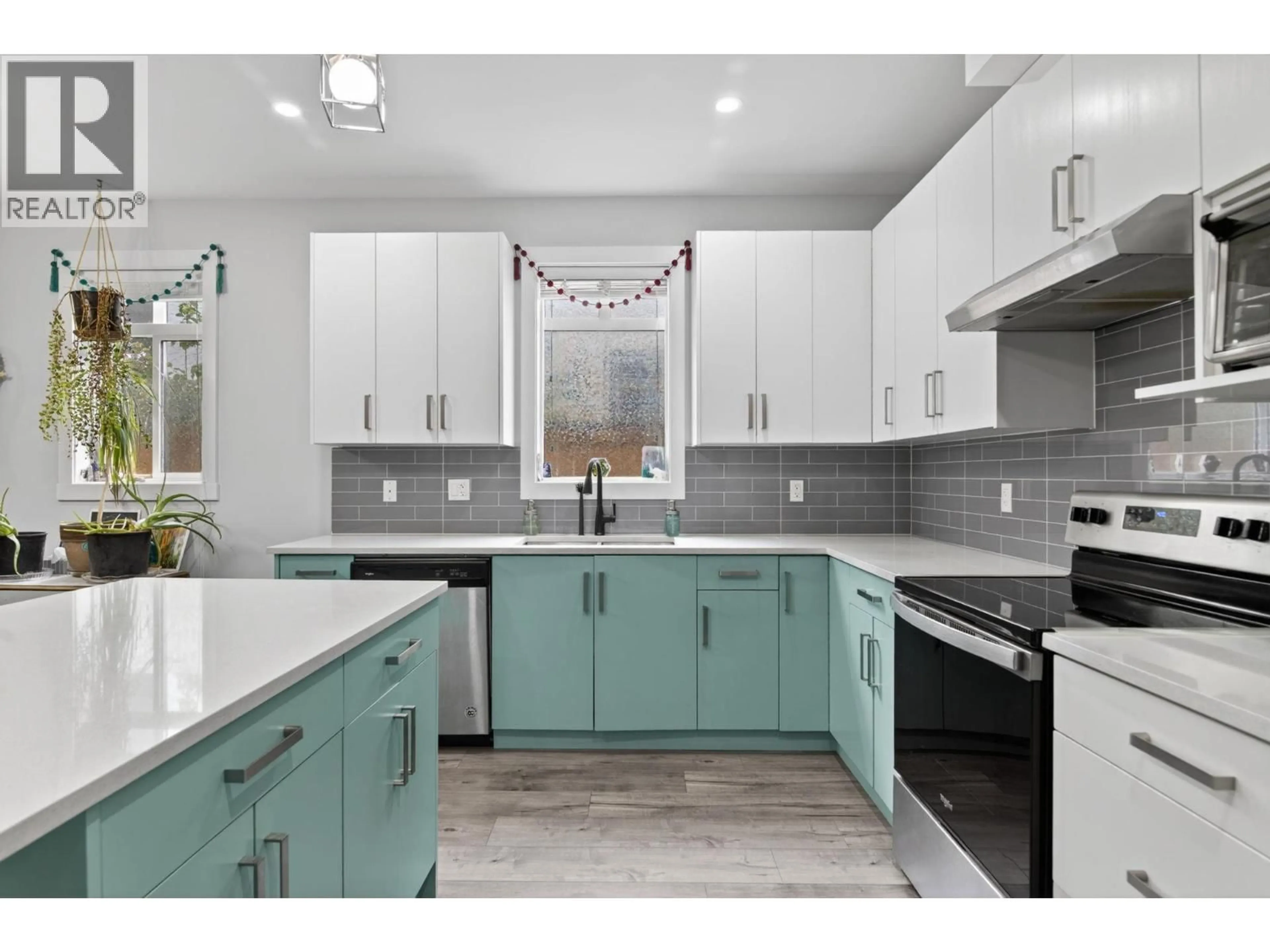 Contemporary kitchen, ceramic/tile floor for 1 - 1038 STOCKWELL AVENUE, Kelowna British Columbia V1Y6W5