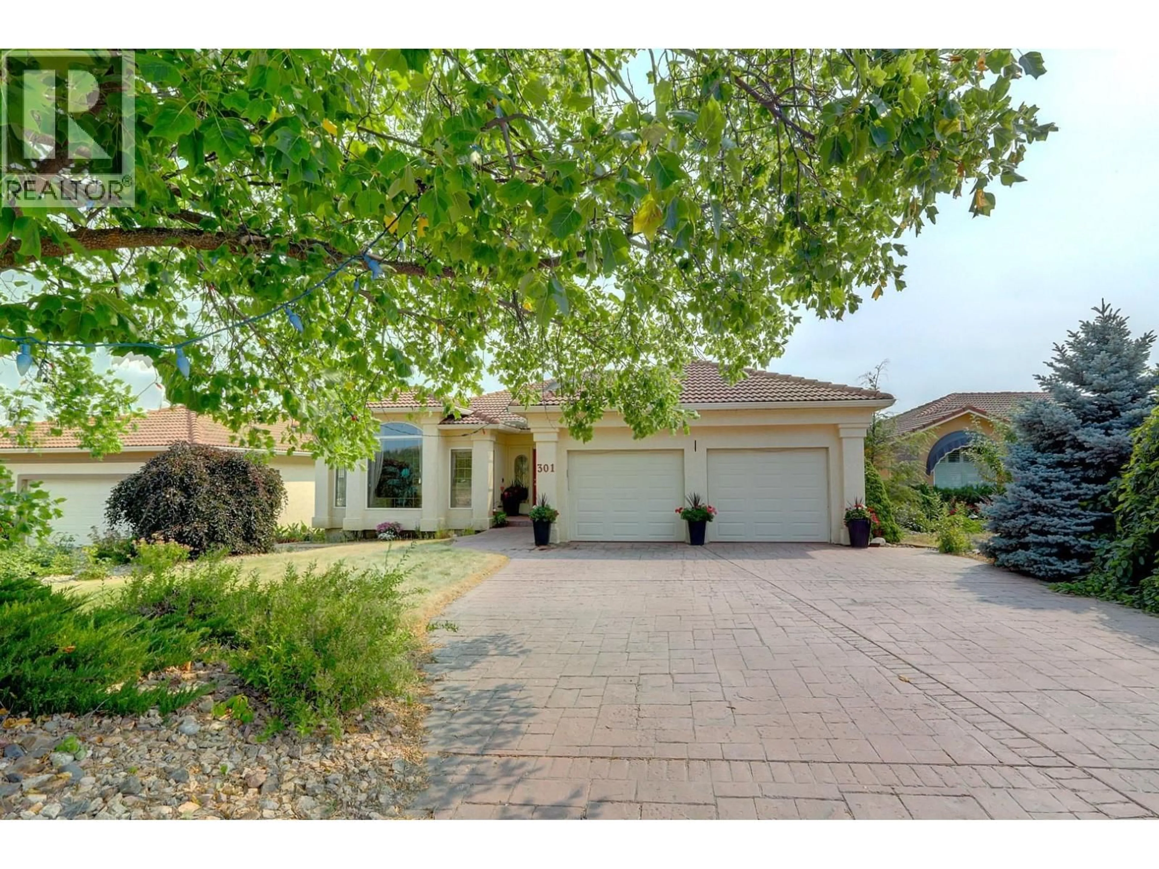 A pic from outside/outdoor area/front of a property/back of a property/a pic from drone, street for 301 COUNTRY ESTATE PLACE, Vernon British Columbia V1B2W7