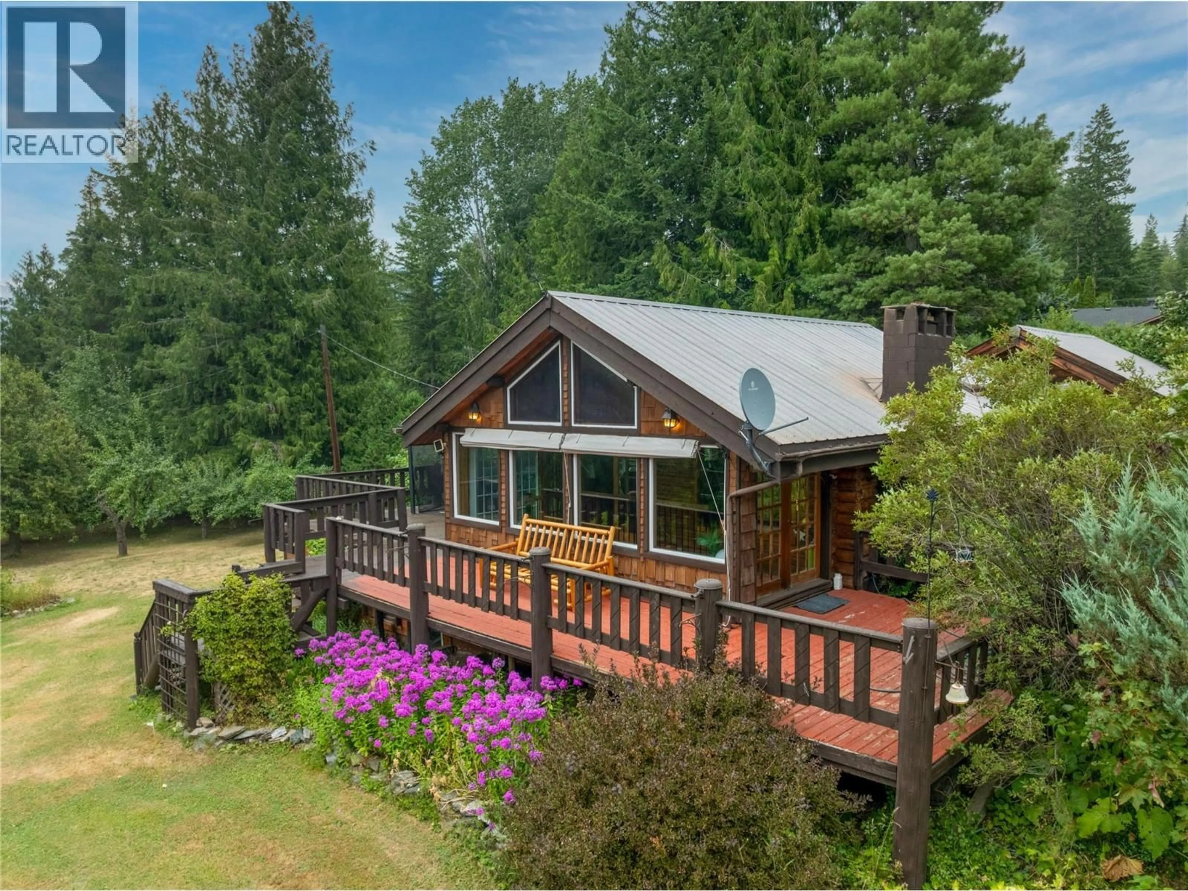 A pic from outside/outdoor area/front of a property/back of a property/a pic from drone, unknown for 4061 TORRY ROAD, Eagle Bay British Columbia V0E1T0
