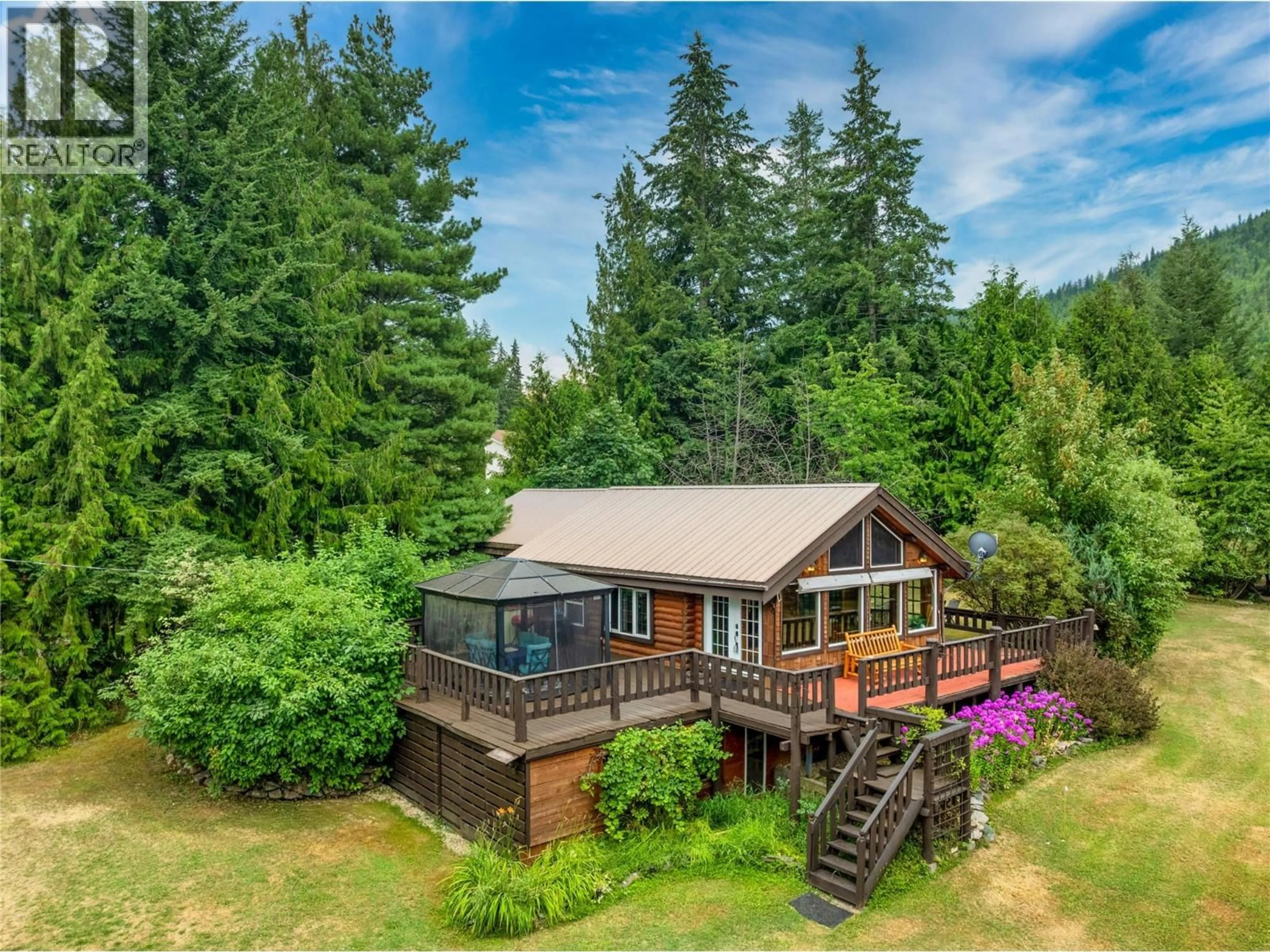 A pic from outside/outdoor area/front of a property/back of a property/a pic from drone, unknown for 4061 TORRY ROAD, Eagle Bay British Columbia V0E1T0