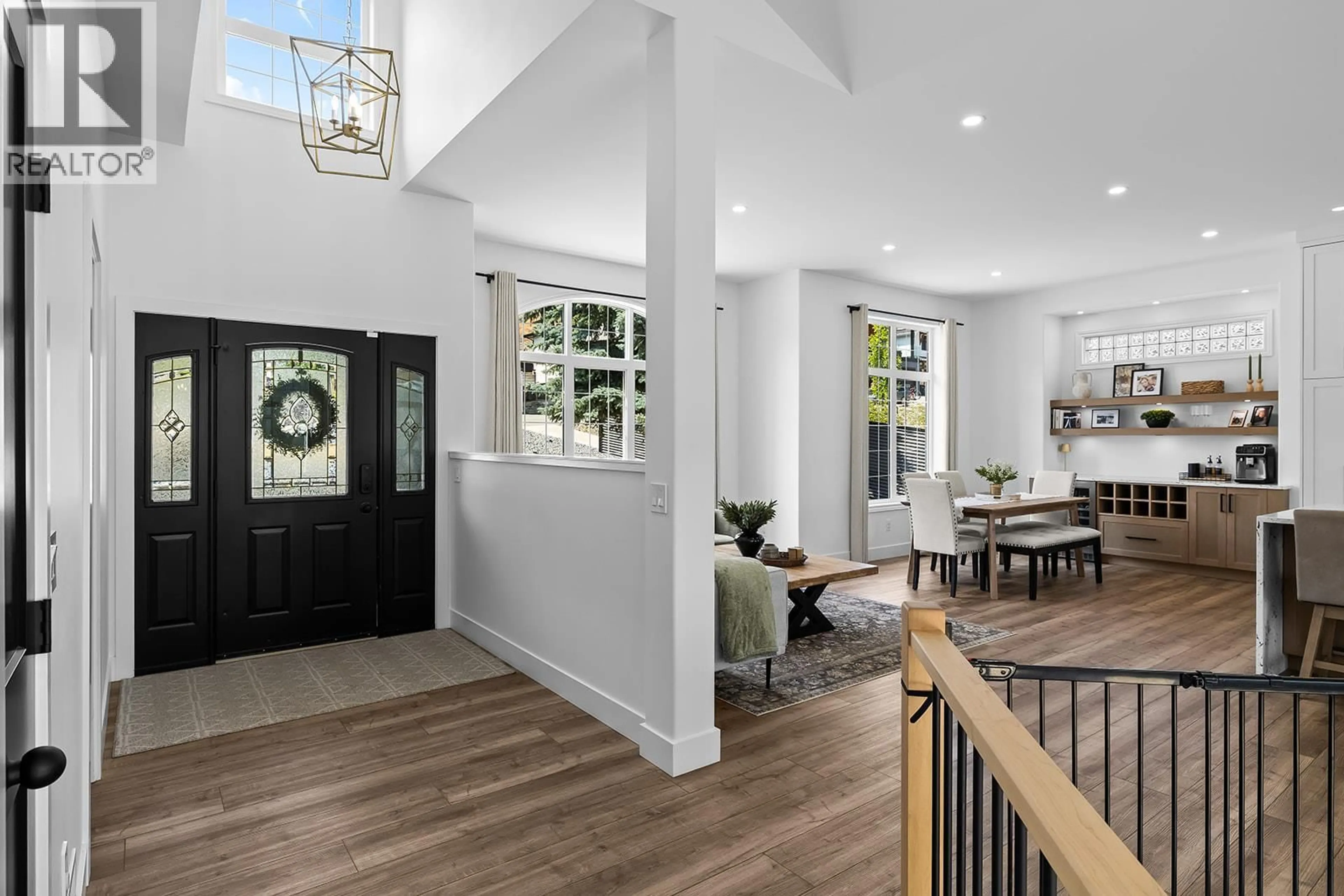Indoor entryway for 7134 NAKISKA DRIVE, Vernon British Columbia V1B3M5