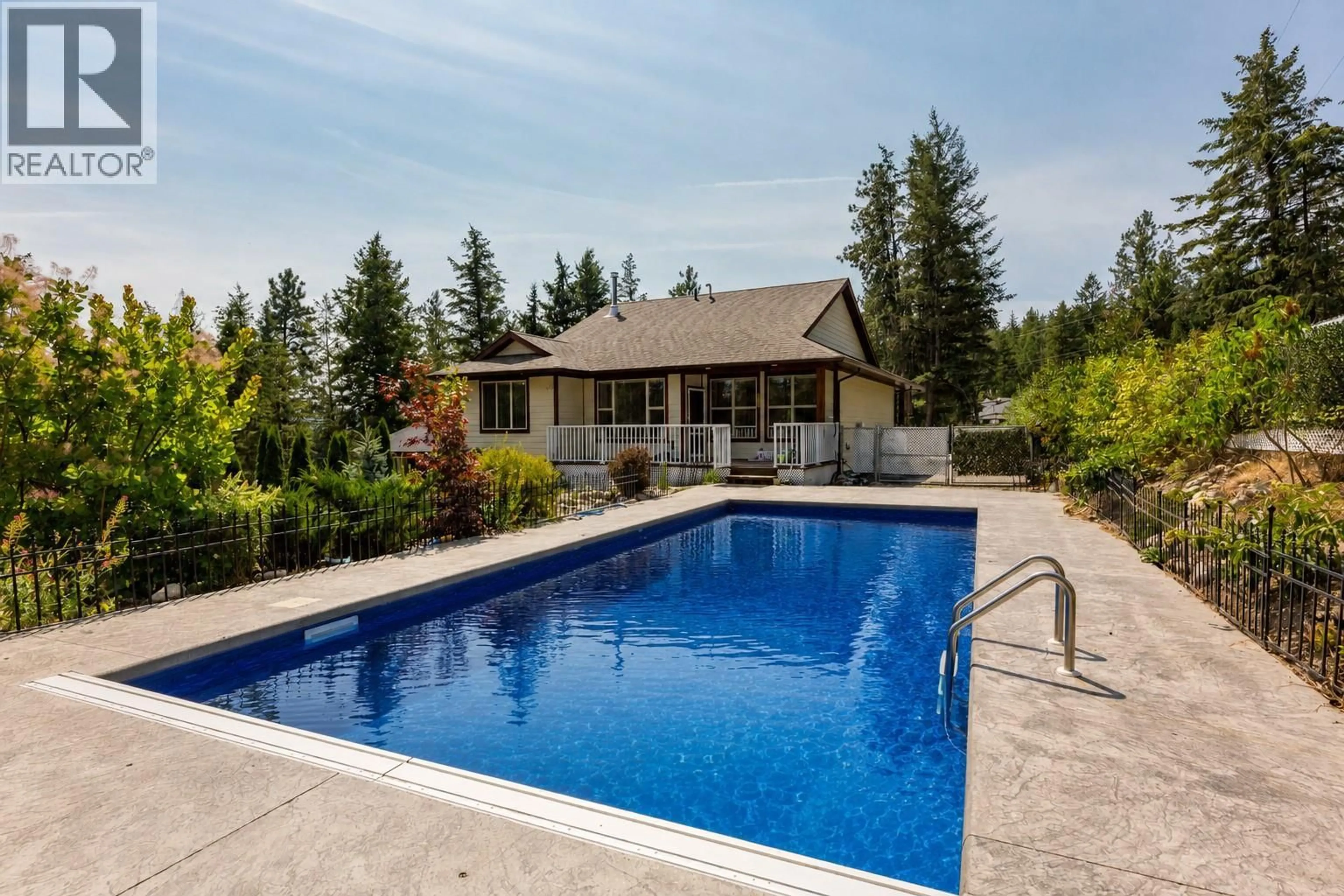 Pool for 750 FIRWOOD ROAD, Kelowna British Columbia V1Z3V5