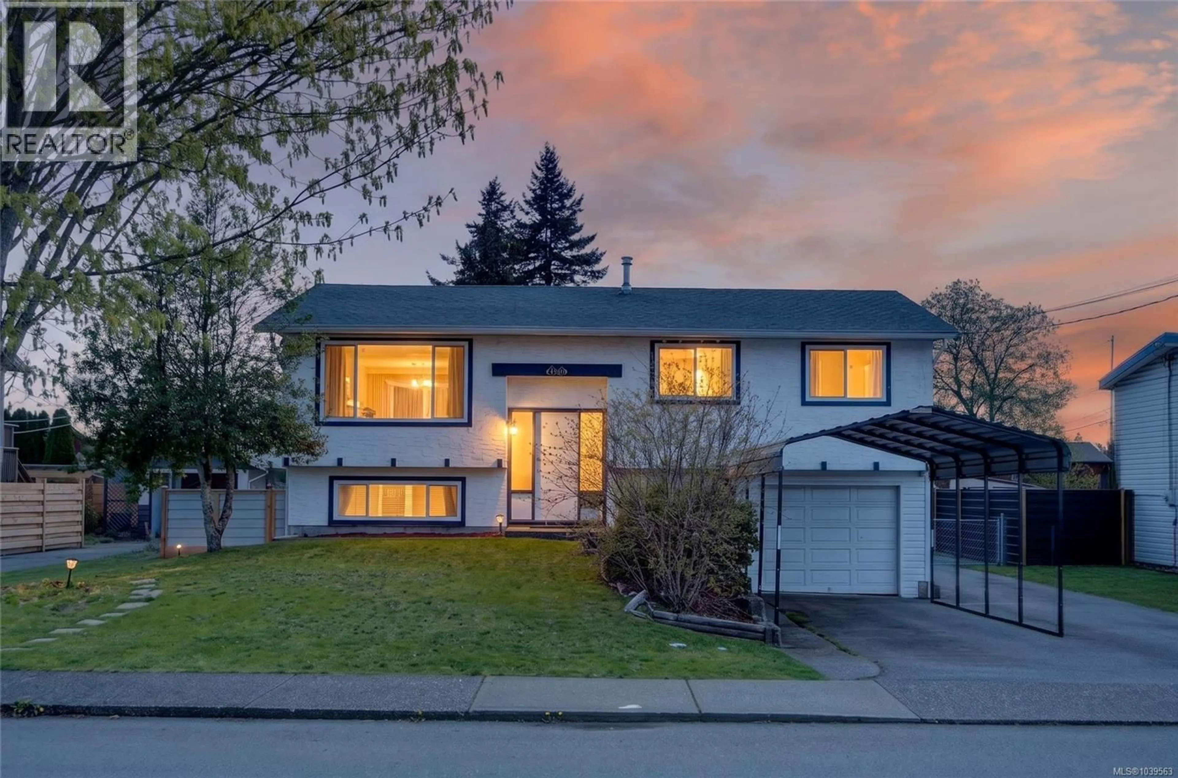 Home with vinyl exterior material, street for 1130 21ST STREET, Courtenay British Columbia V9N2B8