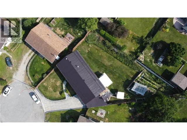 1705 SLOCAN CRESCENT, Nelson 2