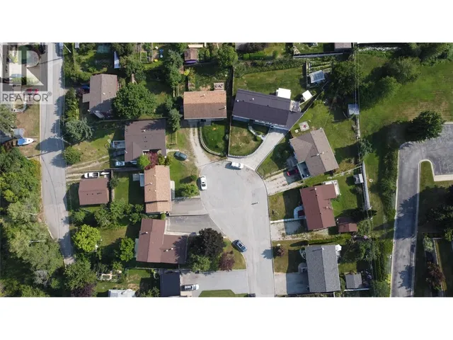 1705 SLOCAN CRESCENT, Nelson 3