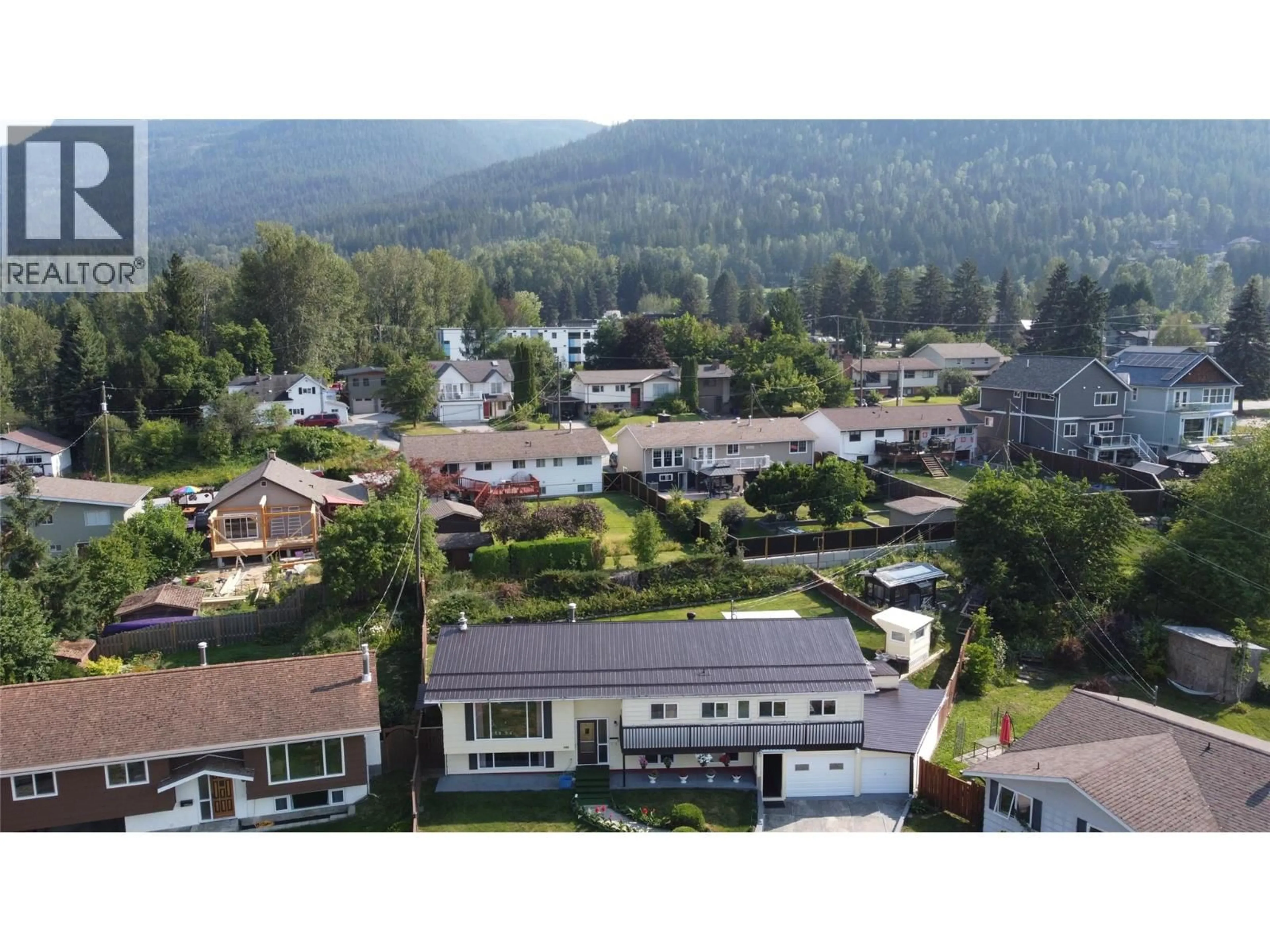 A pic from outside/outdoor area/front of a property/back of a property/a pic from drone, mountain view for 1705 SLOCAN CRESCENT, Nelson British Columbia V1L5V6
