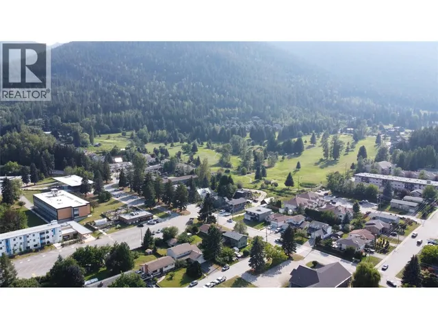 1705 SLOCAN CRESCENT, Nelson 5