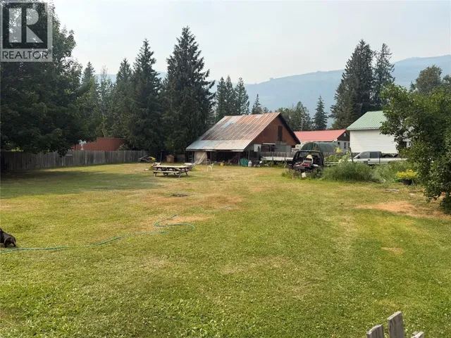 4243 BLOOMQUIST ROAD, Malakwa