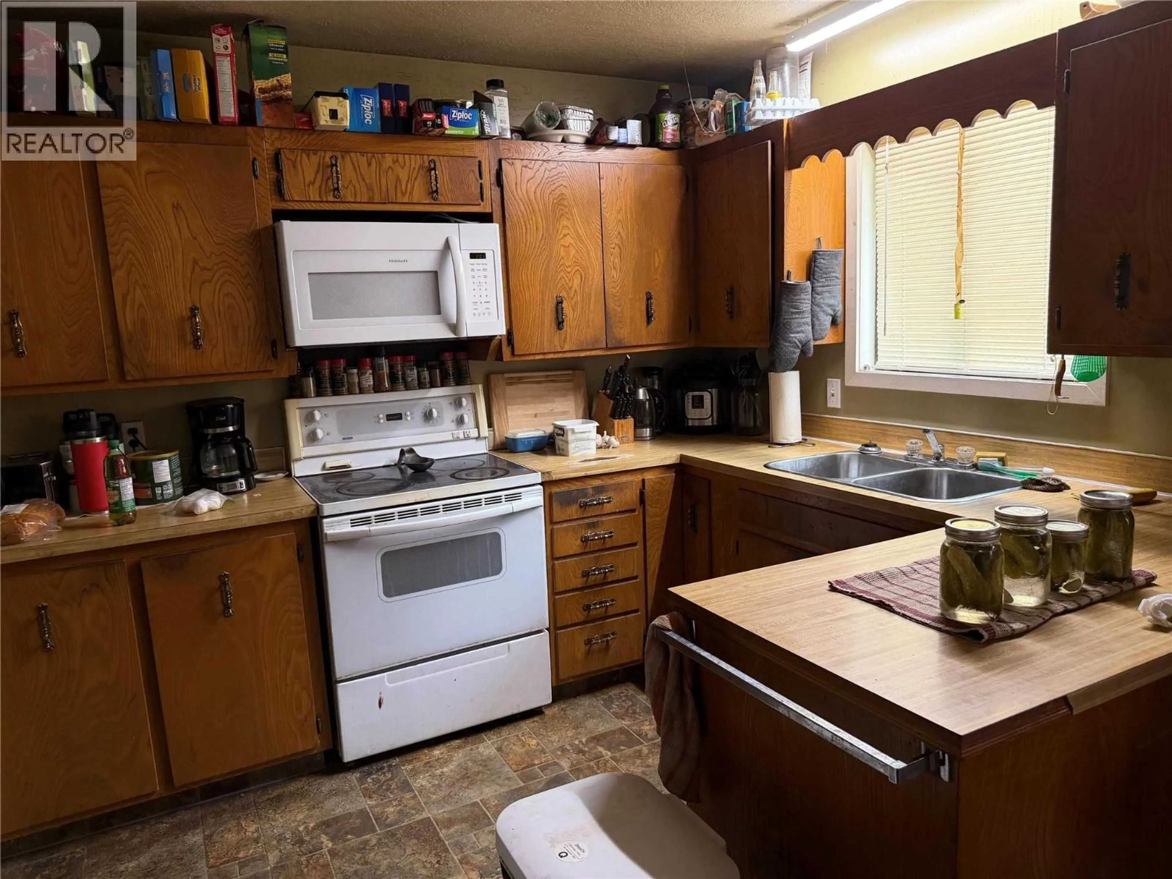Standard kitchen, unknown for 4243 BLOOMQUIST ROAD, Malakwa British Columbia V0E2J0