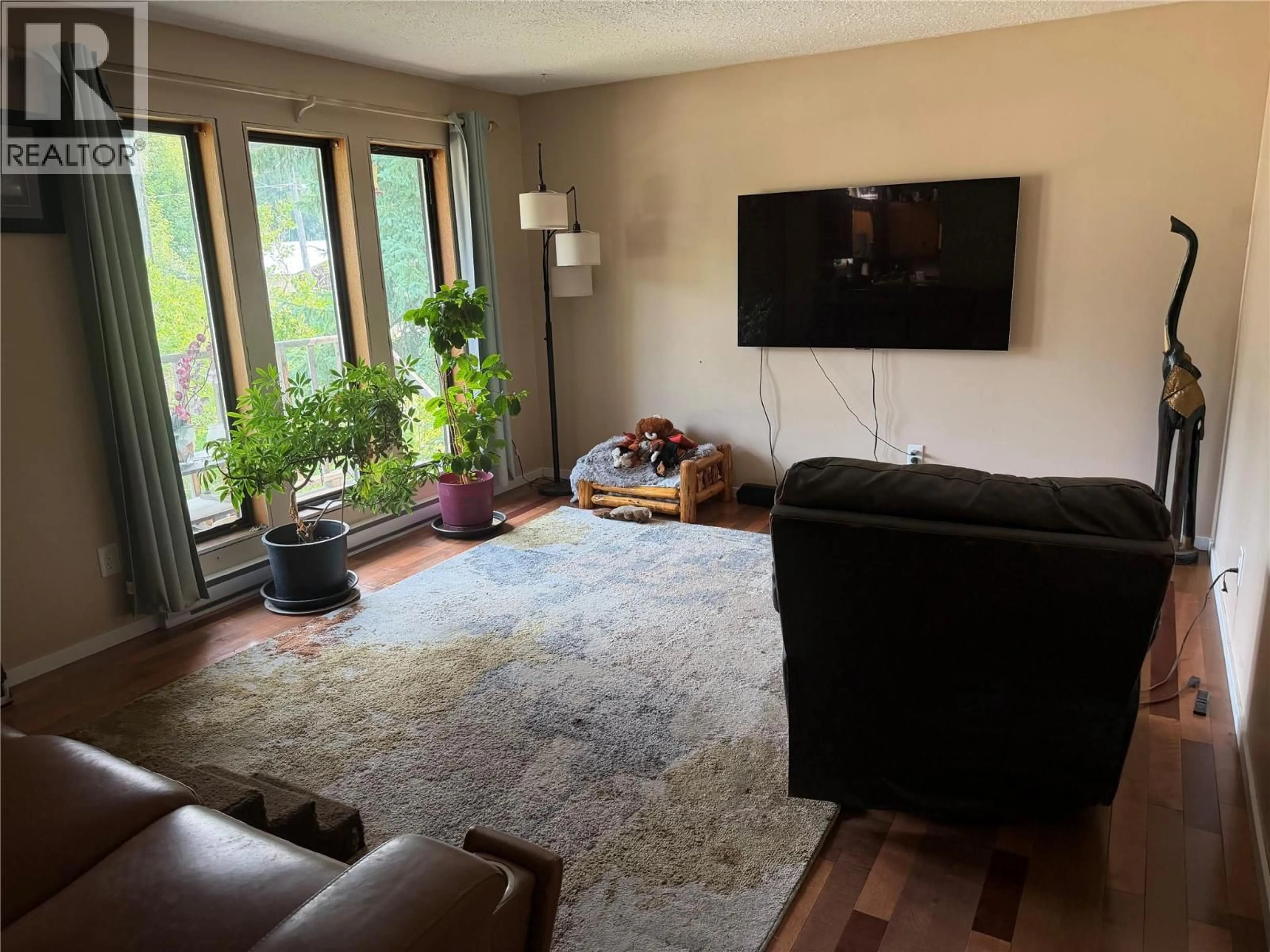 Living room with furniture, unknown for 4243 BLOOMQUIST ROAD, Malakwa British Columbia V0E2J0