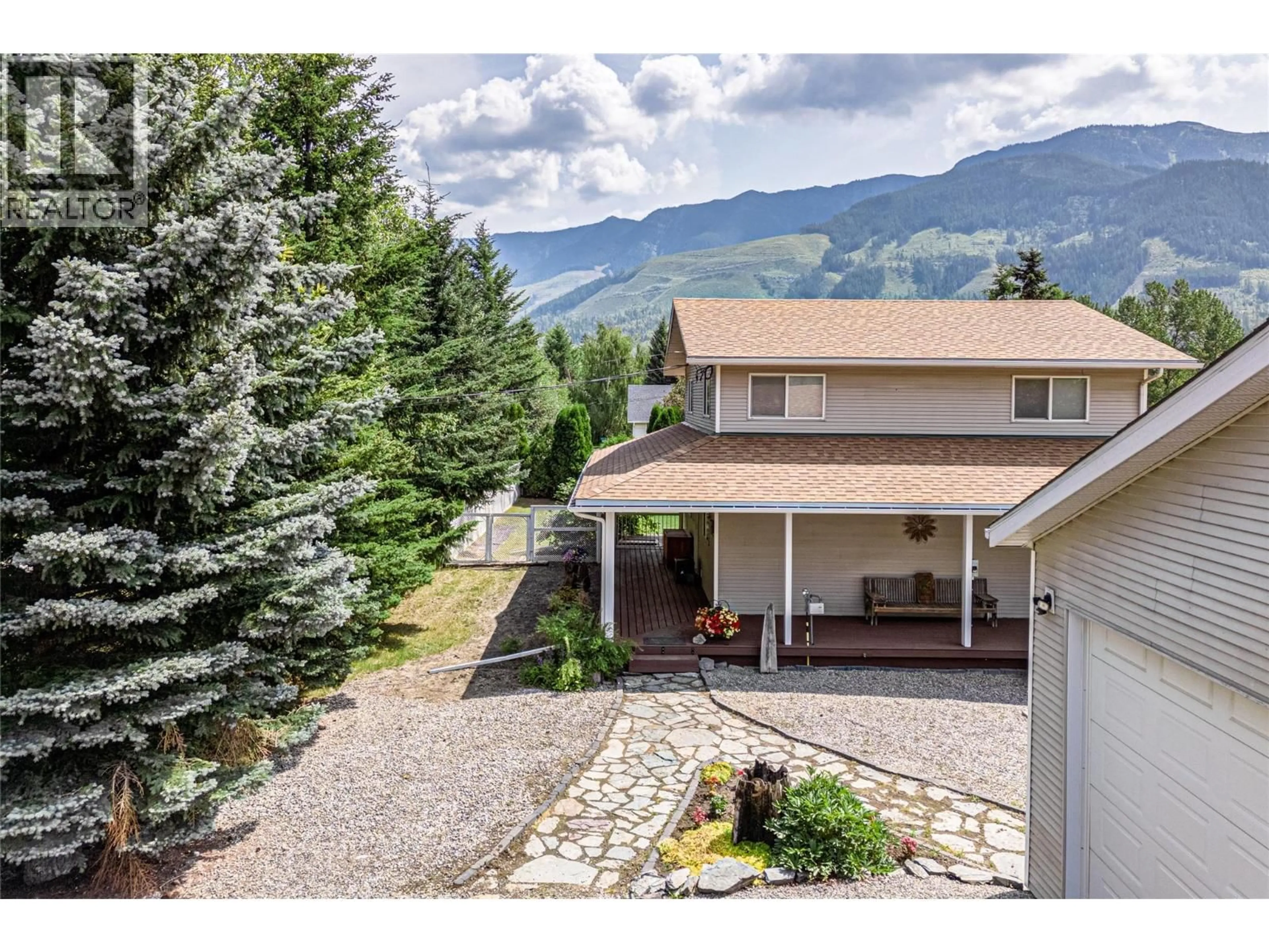 A pic from outside/outdoor area/front of a property/back of a property/a pic from drone, mountain view for 6152 CUNLIFFE ROAD ROAD, Fernie British Columbia V0B1M5