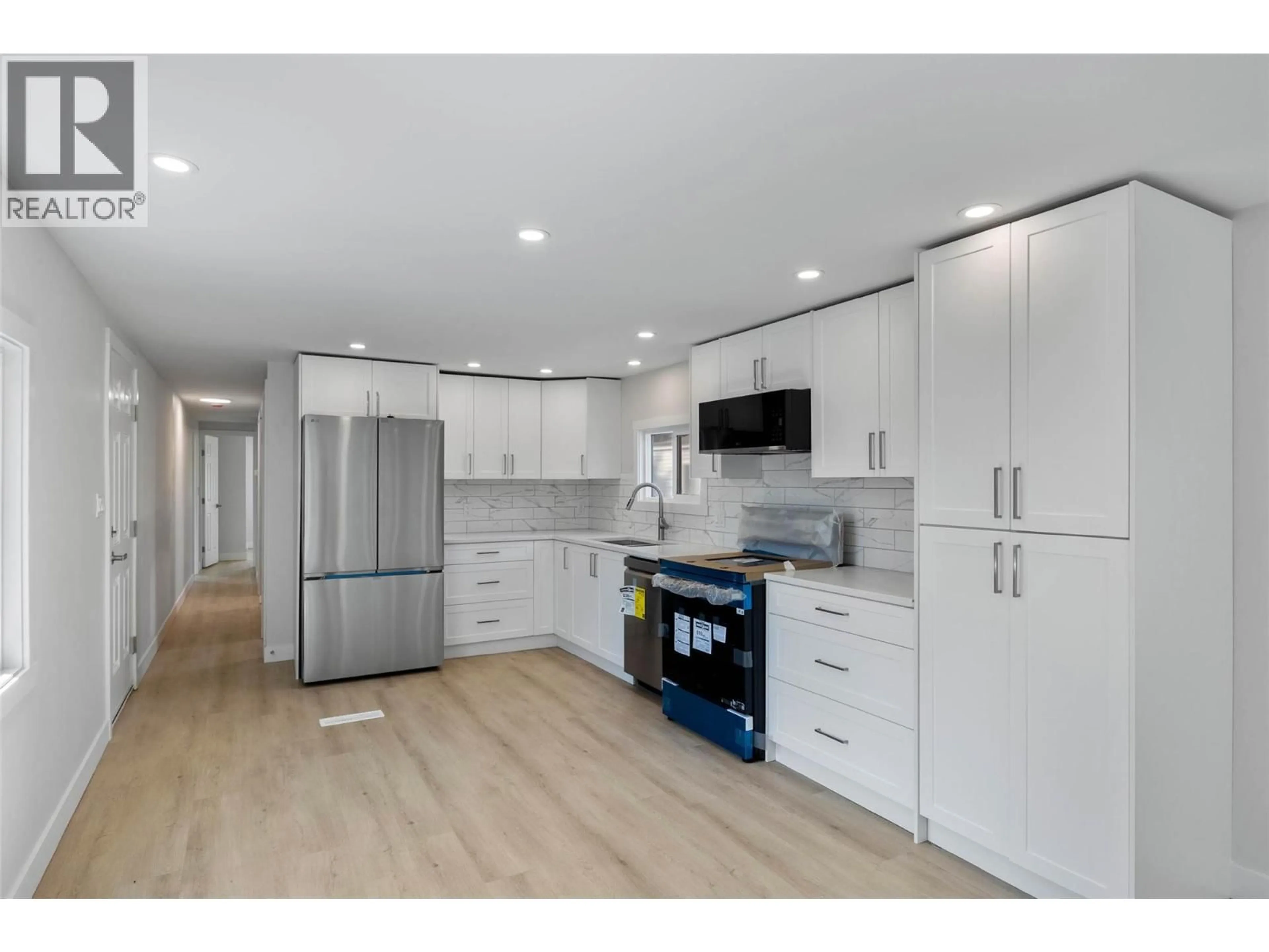 Open concept kitchen, wood/laminate floor for 14 - 2805 WESTSYDE ROAD, Kamloops British Columbia V2B7E1