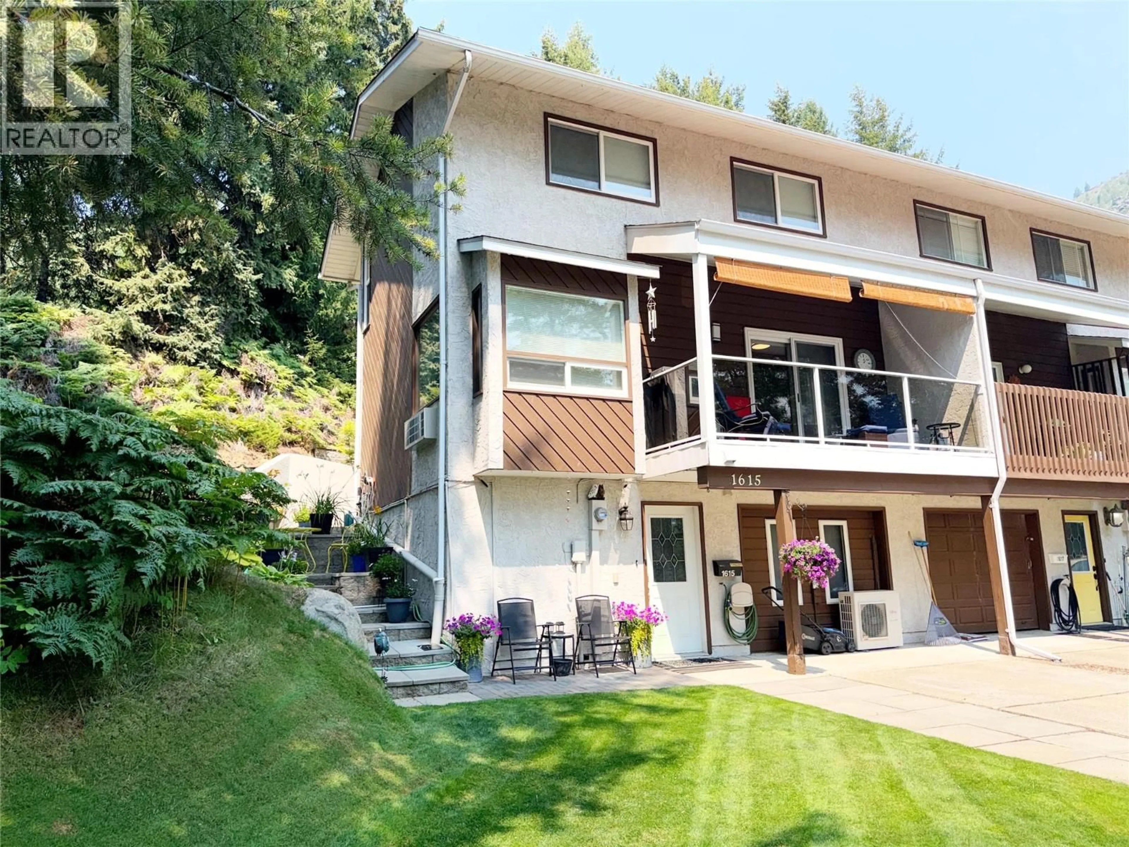 Home with vinyl exterior material, unknown for 1615 BALSAM STREET, Trail British Columbia V1R4M4
