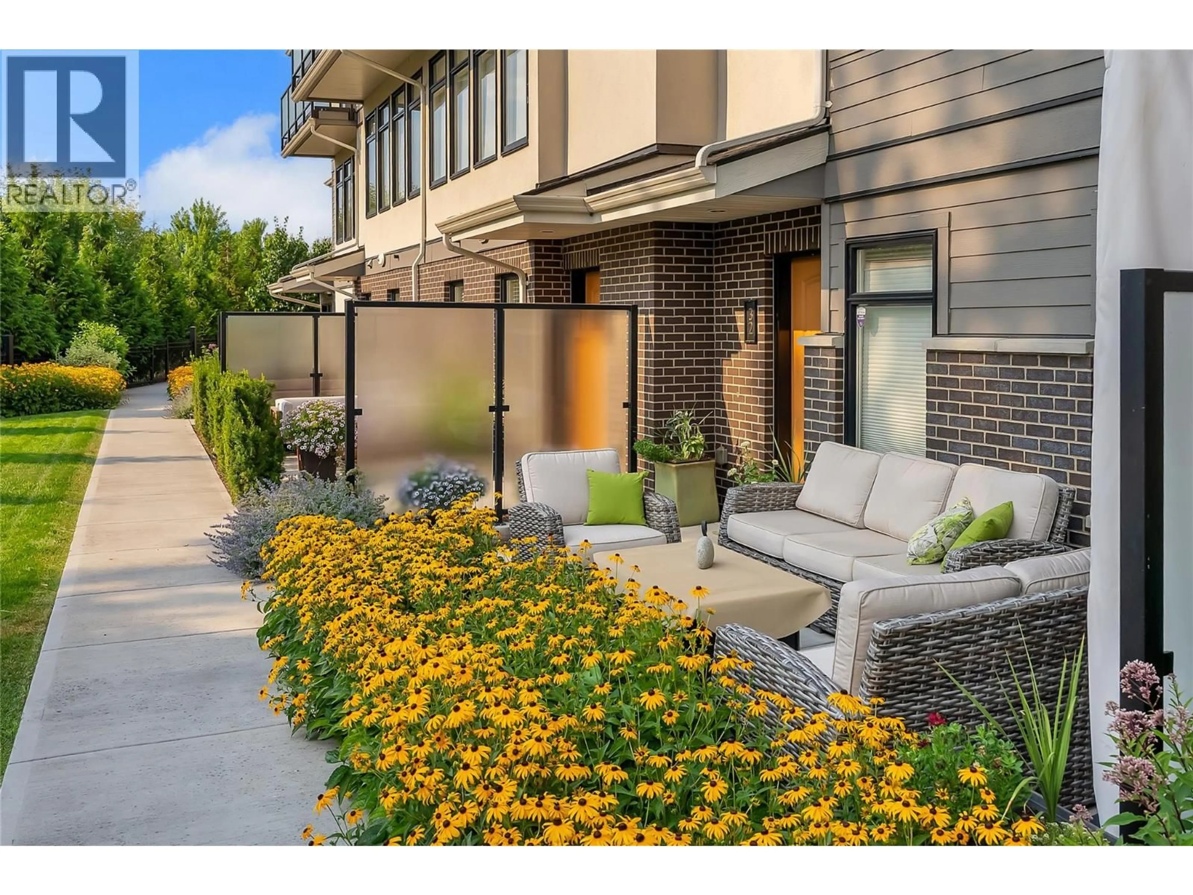 Patio, street for 32 - 1102 CAMERON AVENUE, Kelowna British Columbia V1Y0B2