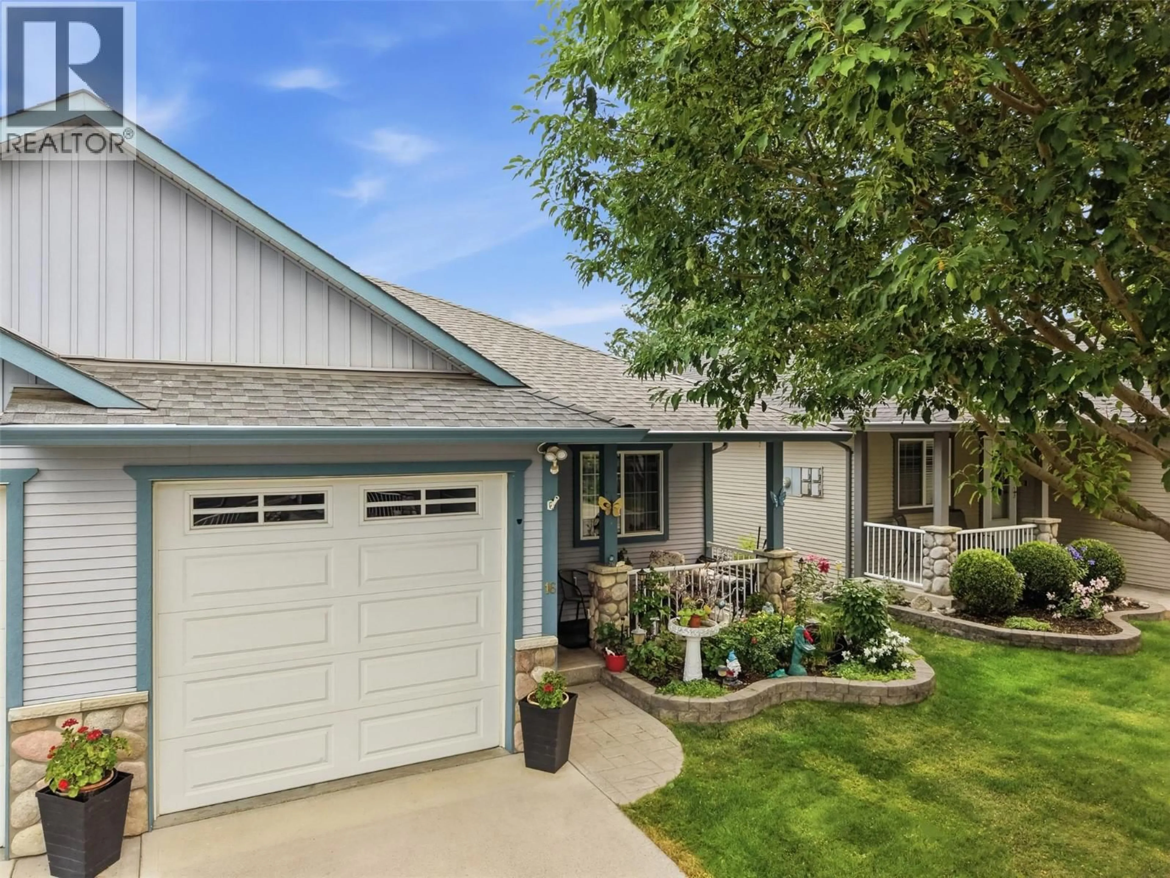 Home with vinyl exterior material, street for 16 - 1836 GREENFIELD AVENUE, Kamloops British Columbia V2B8T2