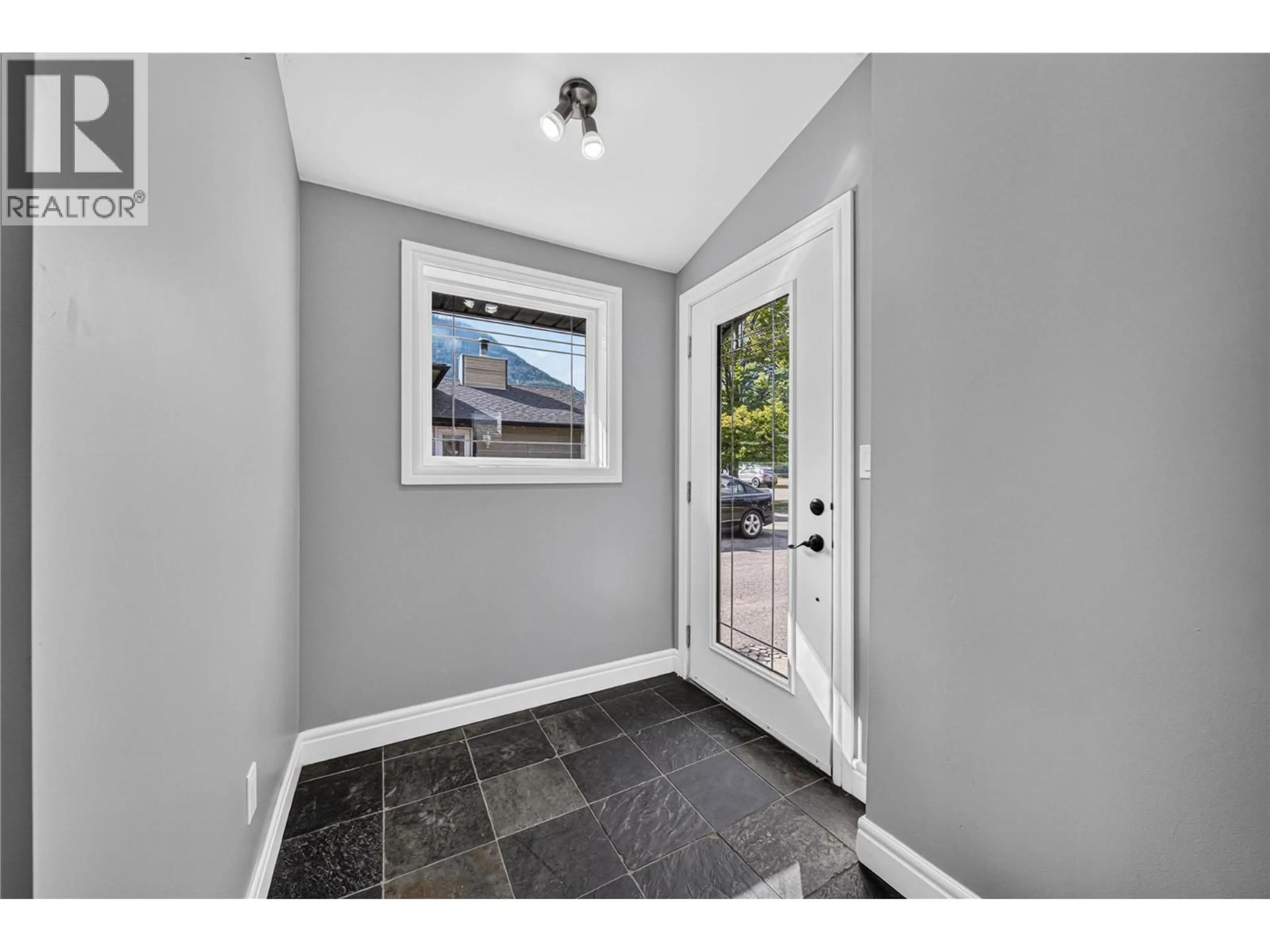 Indoor entryway for 1276 PINYON ROAD, Sparwood British Columbia V0B2G2