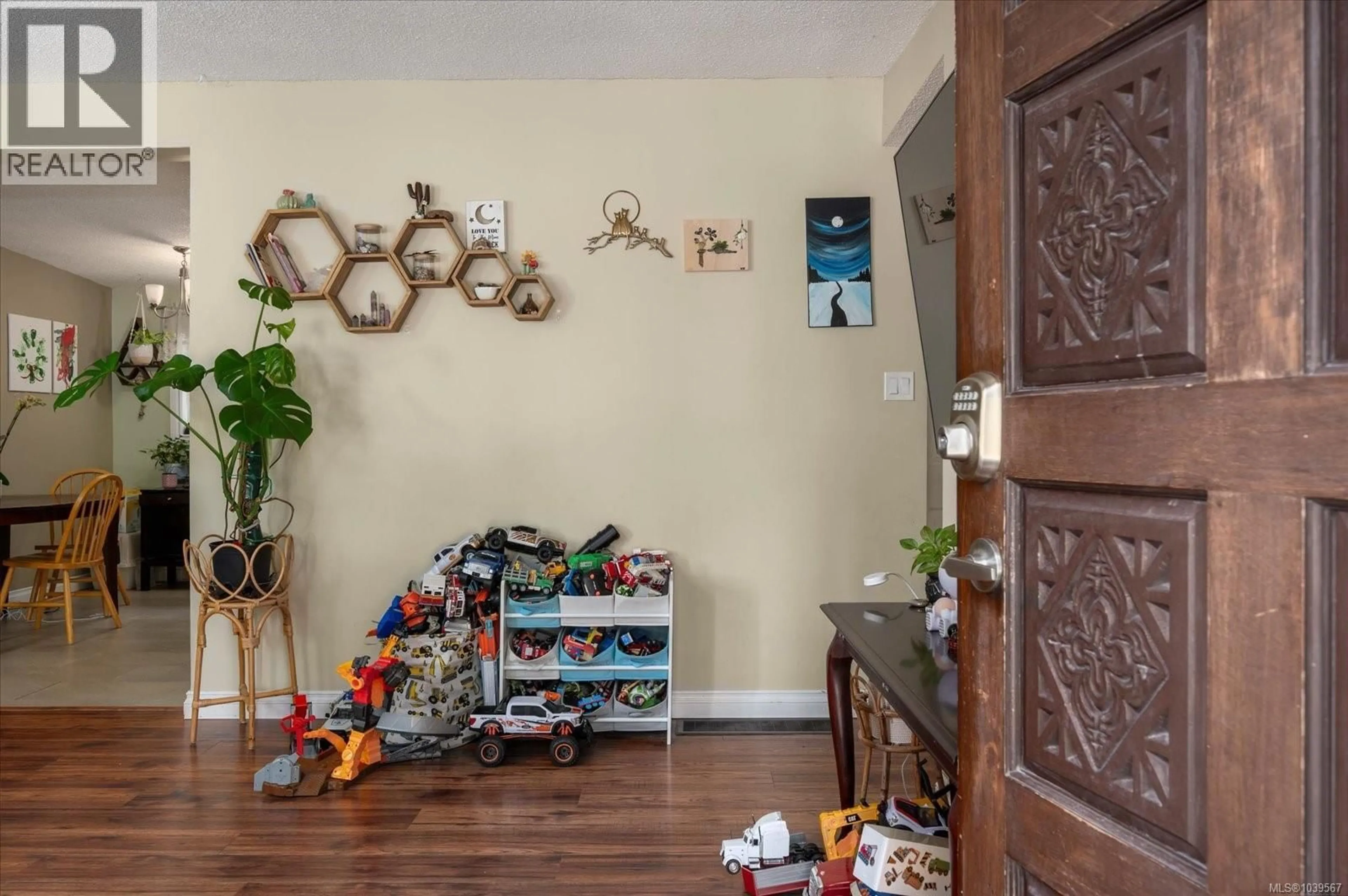 Indoor entryway for 671 BEACONSFIELD ROAD, Nanaimo British Columbia V9R1X1