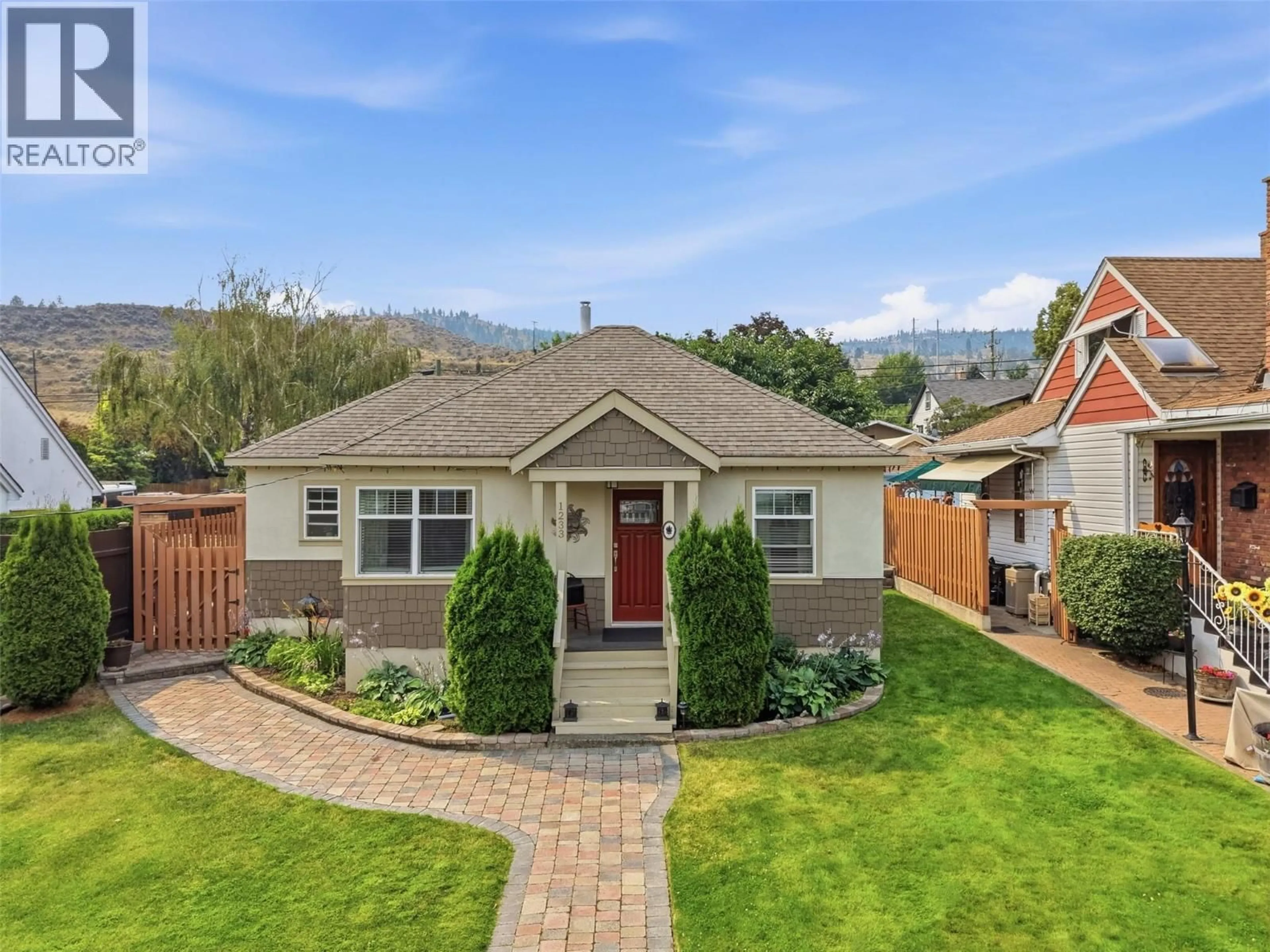 Home with vinyl exterior material, mountain view for 1233 PINE STREET, Kamloops British Columbia V2C3A8