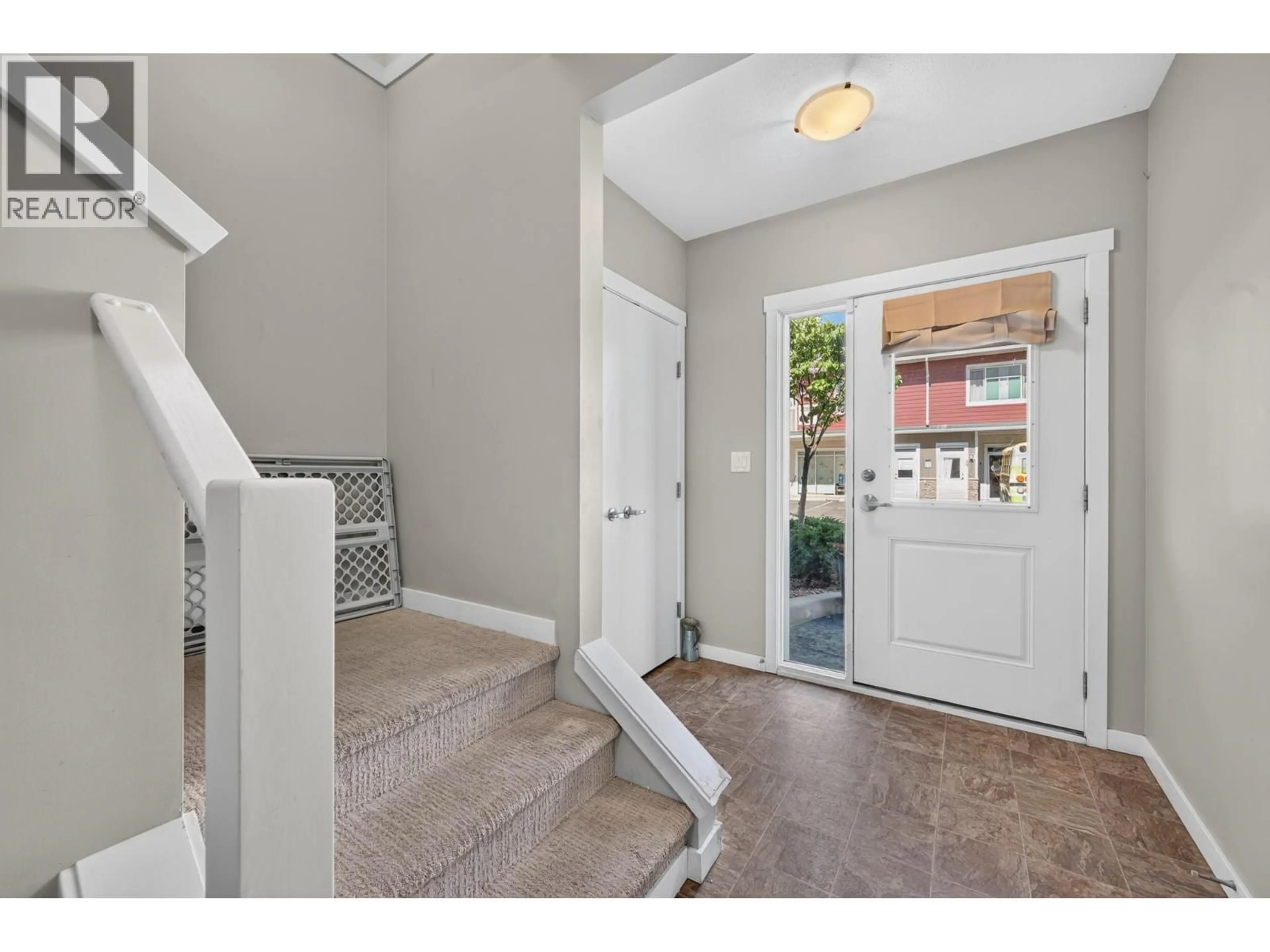 Indoor entryway for 6 - 1711 COPPERHEAD DRIVE, Kamloops British Columbia V1S0C2