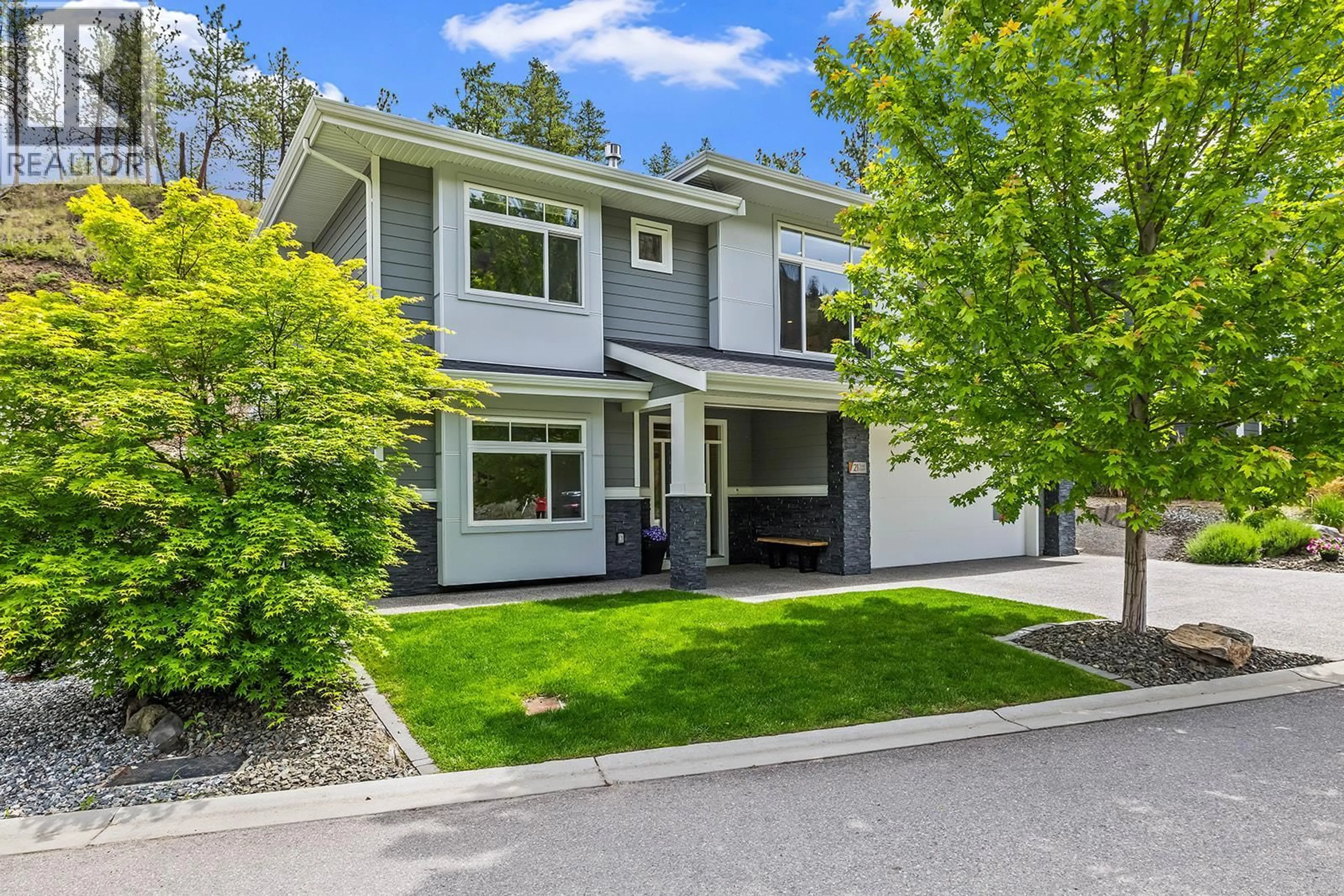 Home with vinyl exterior material, street for 21 FOREST EDGE DRIVE, Kelowna British Columbia V1V3G3