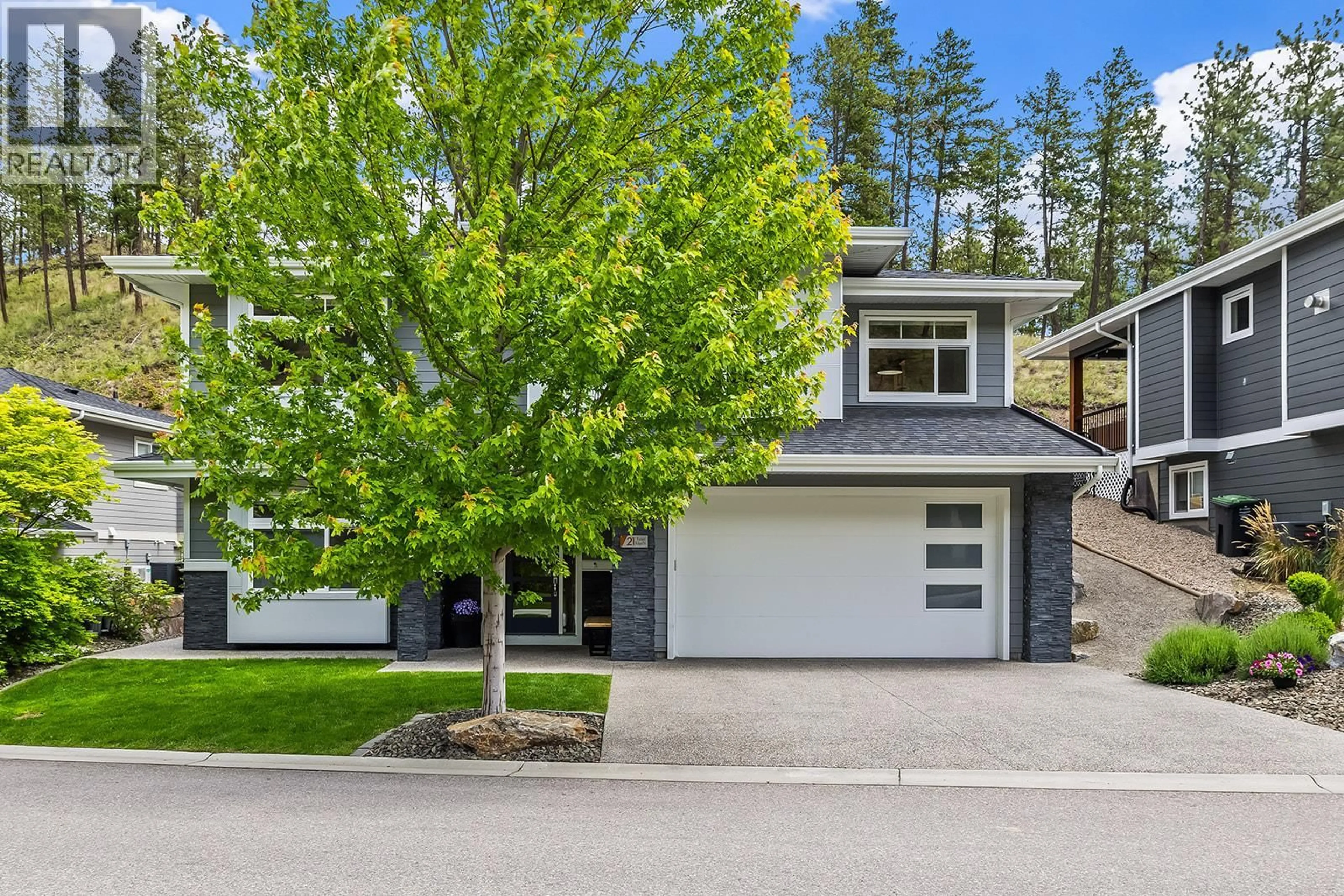Home with vinyl exterior material, street for 21 FOREST EDGE DRIVE, Kelowna British Columbia V1V3G3