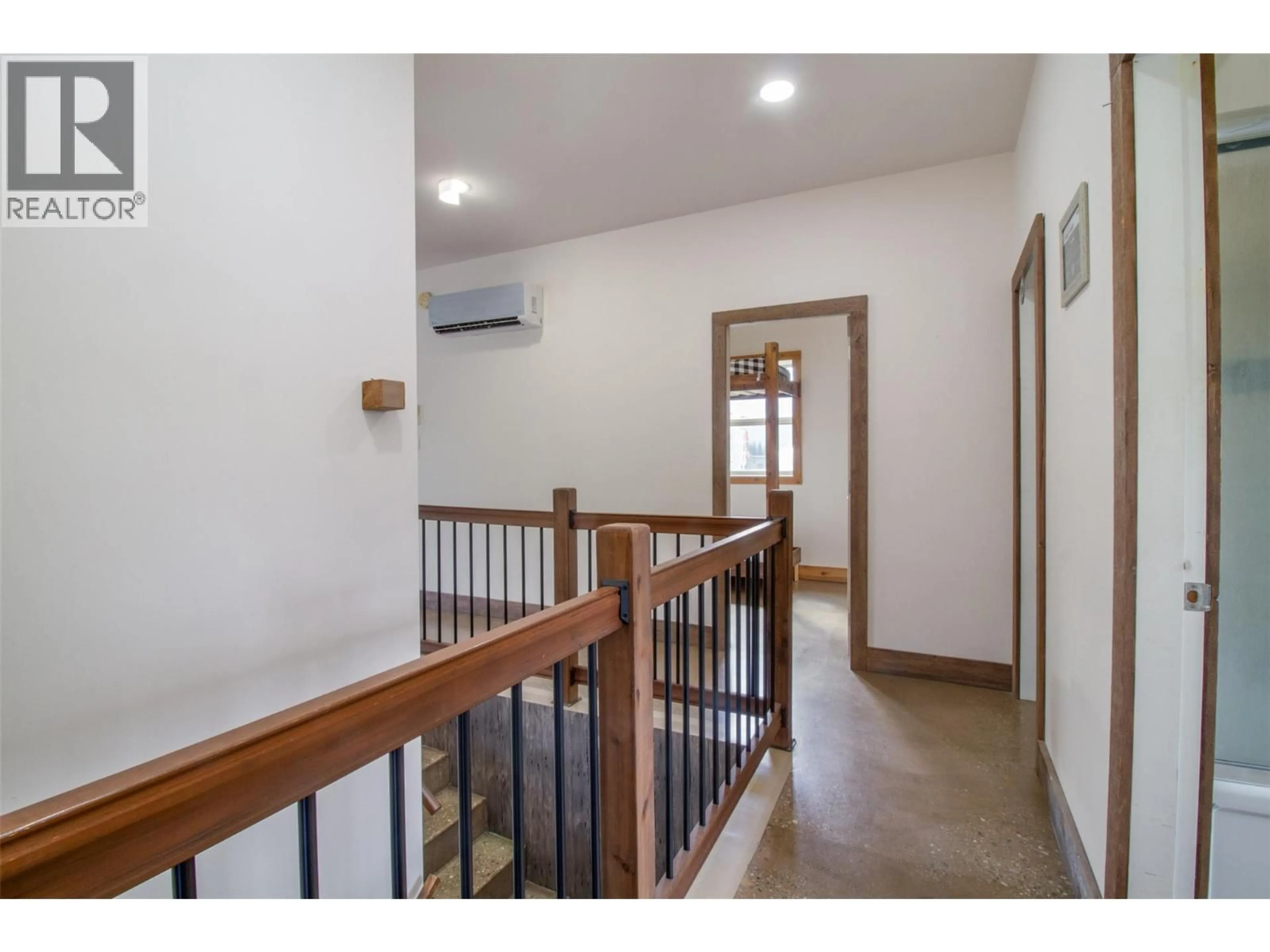 Indoor foyer for 1905 HAY ROAD, Revelstoke British Columbia V0E2S1