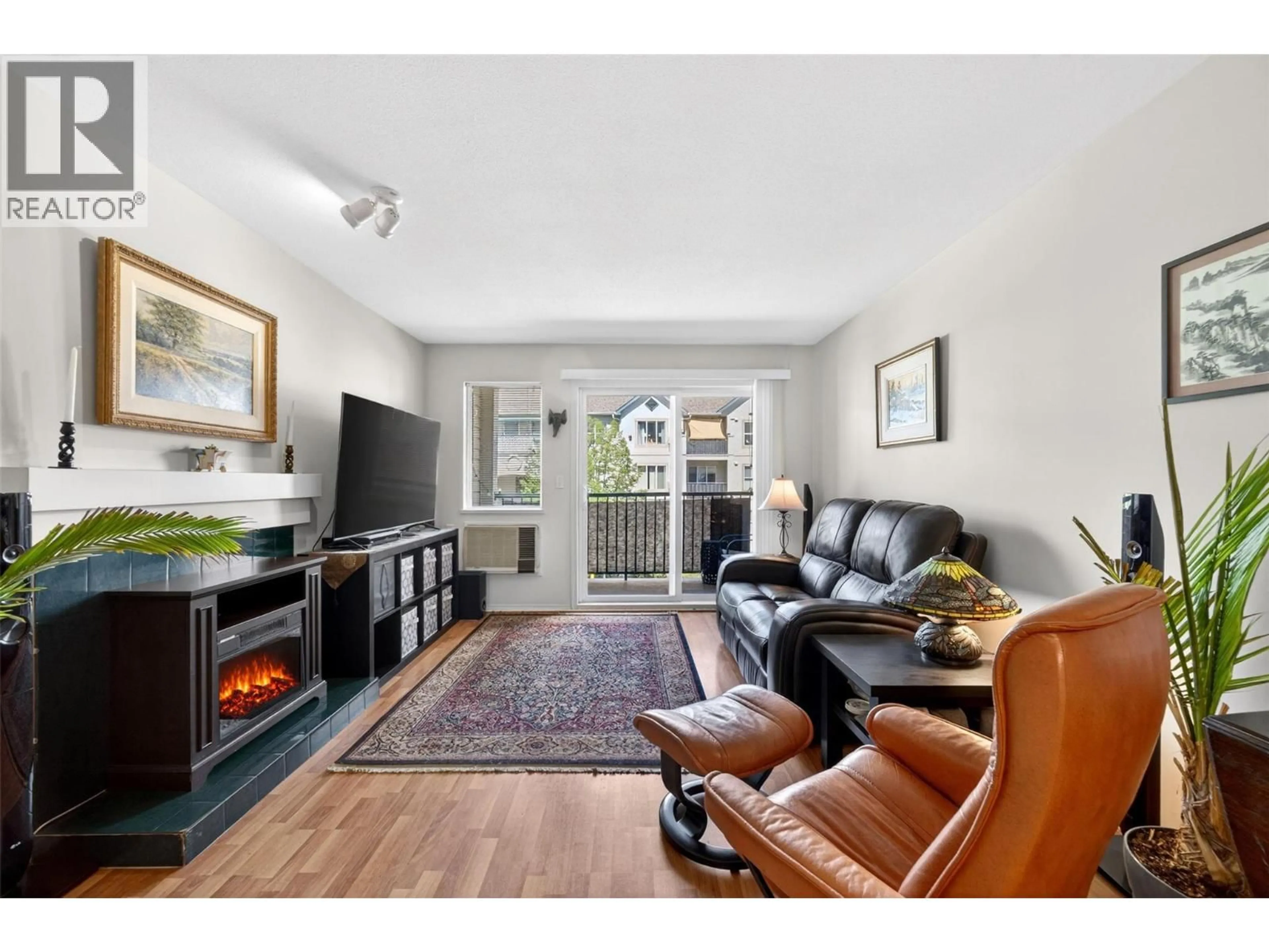 Living room with furniture, unknown for 310 - 650 3 STREET SOUTHWEST, Salmon Arm British Columbia V1E1P6