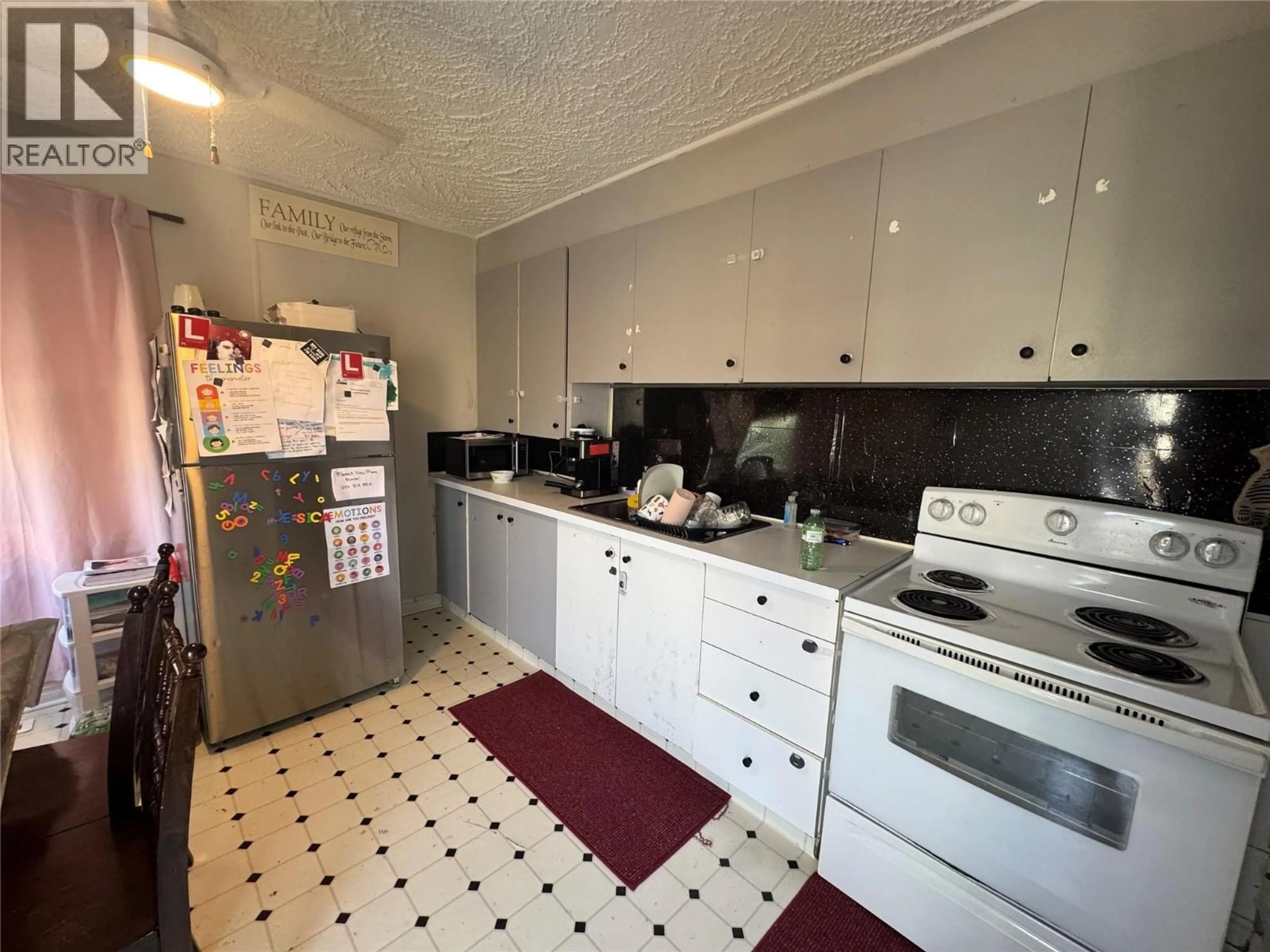 Standard kitchen, unknown for 1500 99 AVENUE, Dawson Creek British Columbia V1G1T7