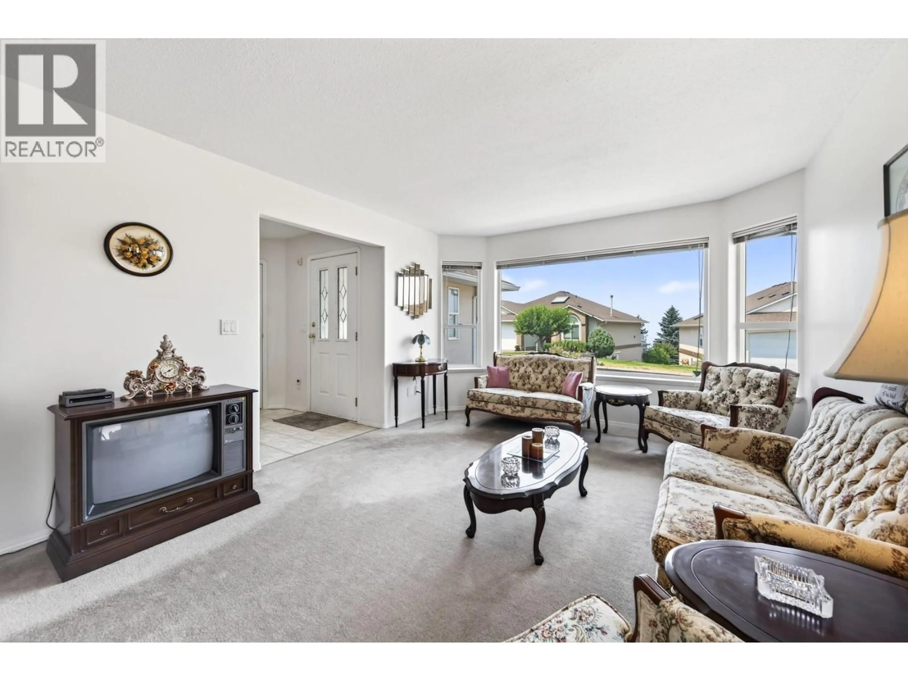 Living room with furniture, unknown for 45 - 1575 SPRINGHILL DRIVE, Kamloops British Columbia V2E2N9