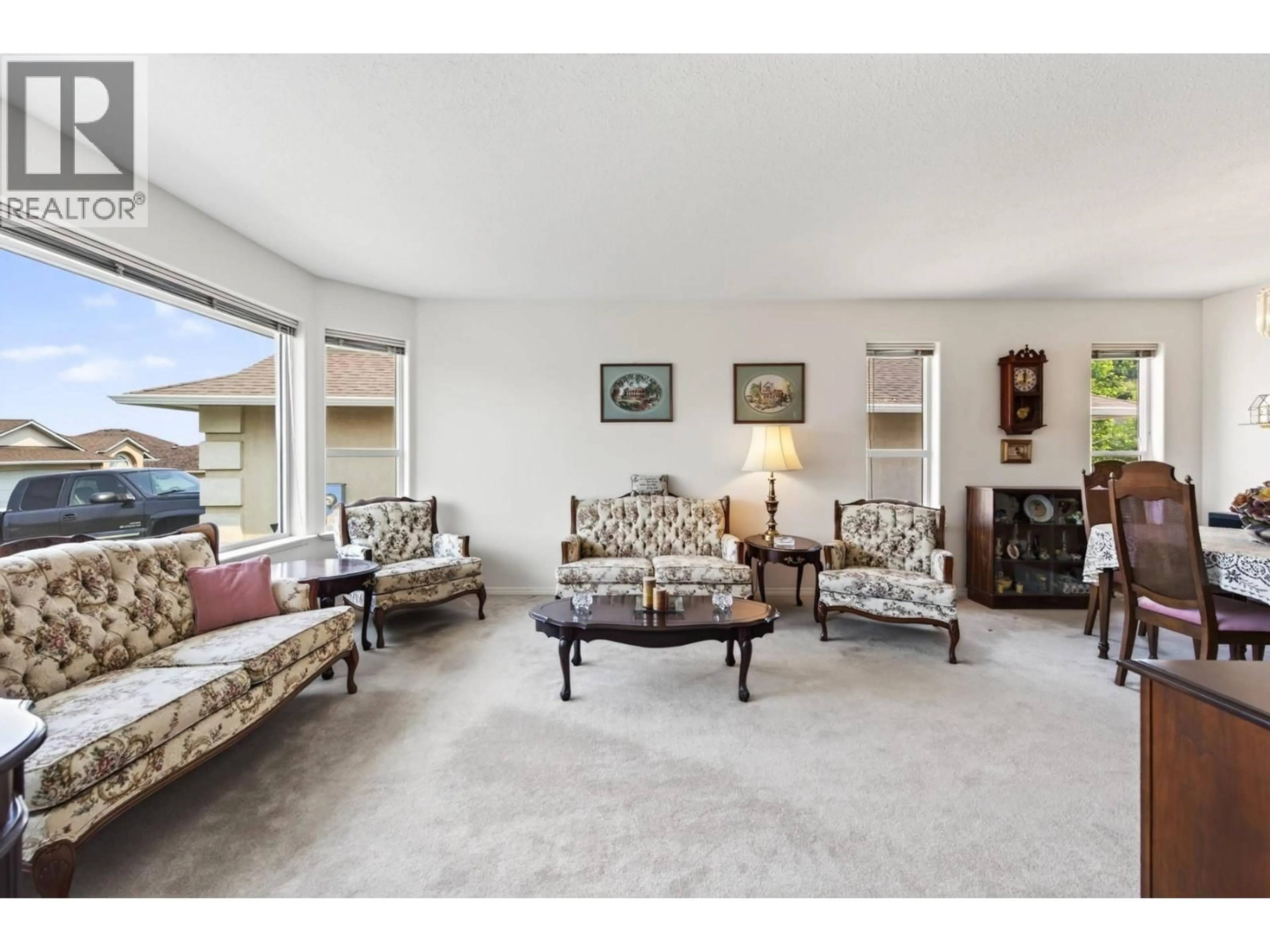 Living room with furniture, carpet floor for 45 - 1575 SPRINGHILL DRIVE, Kamloops British Columbia V2E2N9