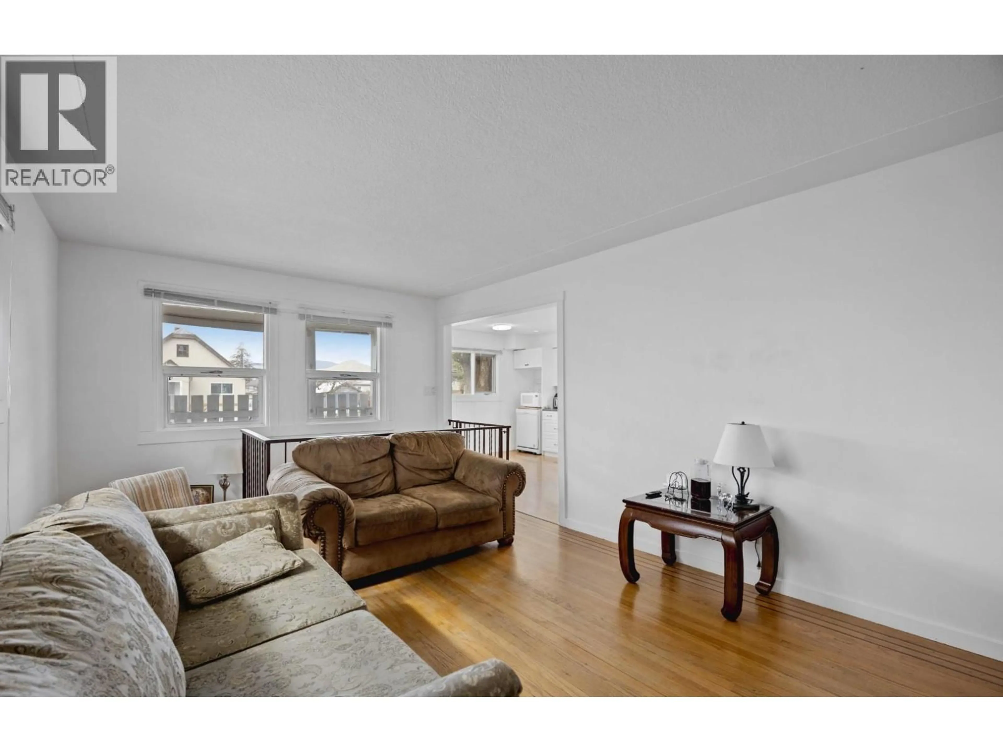 Living room with furniture, wood/laminate floor for 293 POPLAR STREET, Kamloops British Columbia V2B4B9