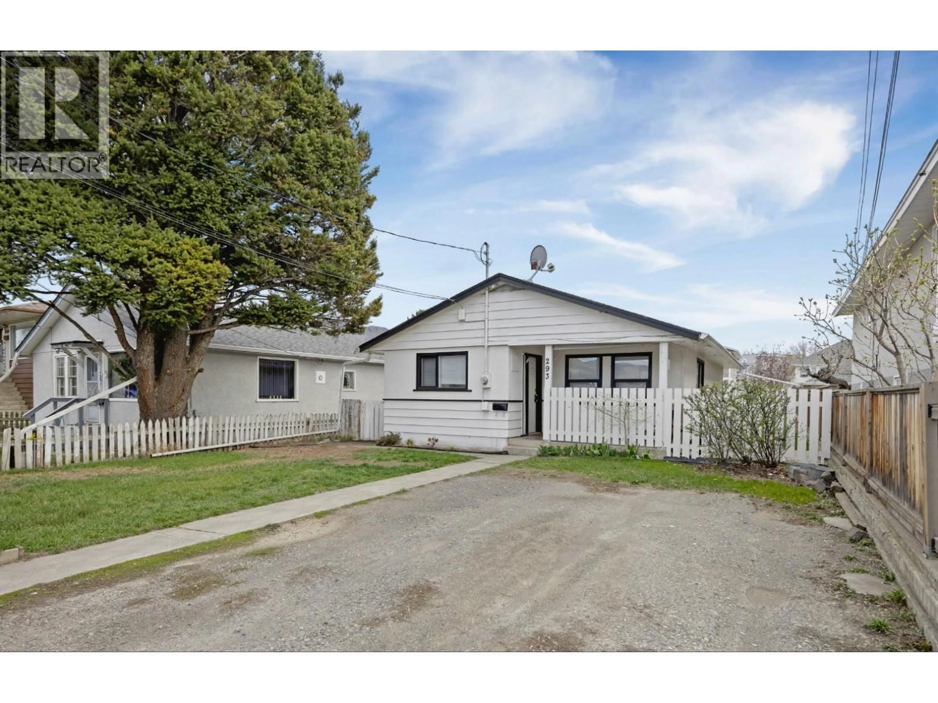 A pic from outside/outdoor area/front of a property/back of a property/a pic from drone, street for 293 POPLAR STREET, Kamloops British Columbia V2B4B9
