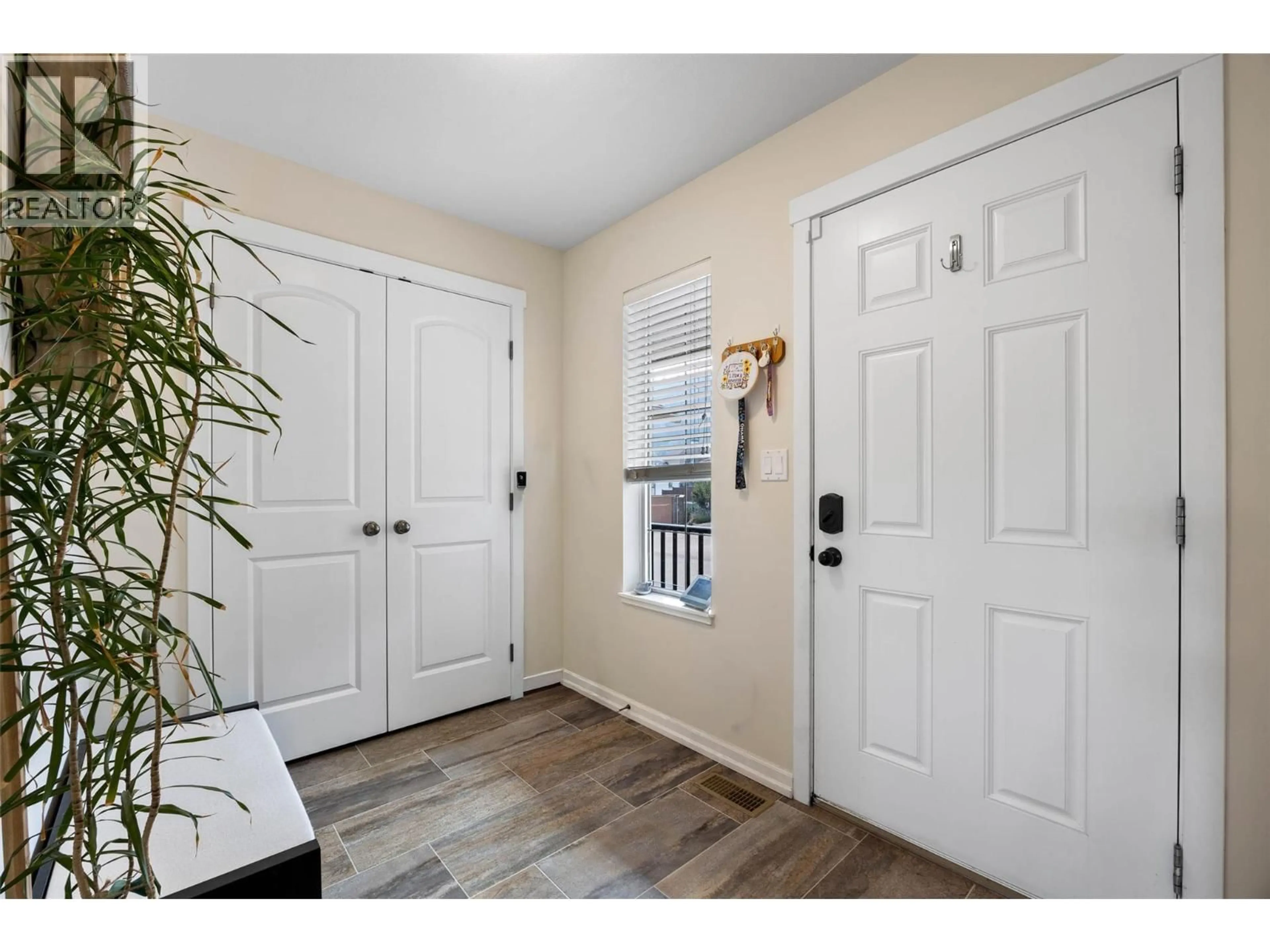 Indoor entryway for 11 - 1900 HUGH ALLAN DRIVE, Kamloops British Columbia V1S0A8