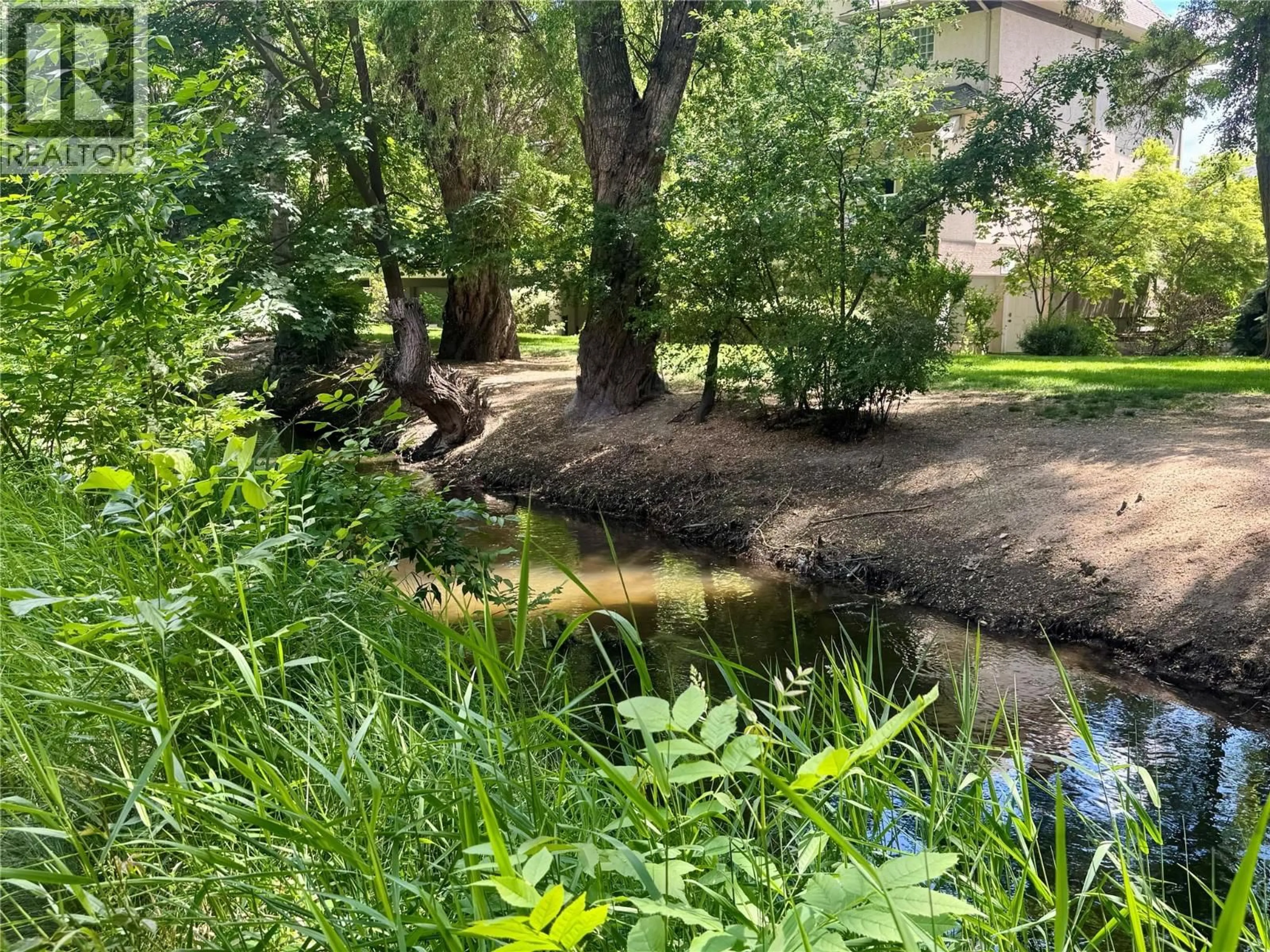 A pic from outside/outdoor area/front of a property/back of a property/a pic from drone, water/lake/river/ocean view for 106 - 539 SUTHERLAND AVENUE, Kelowna British Columbia V1Y5X3