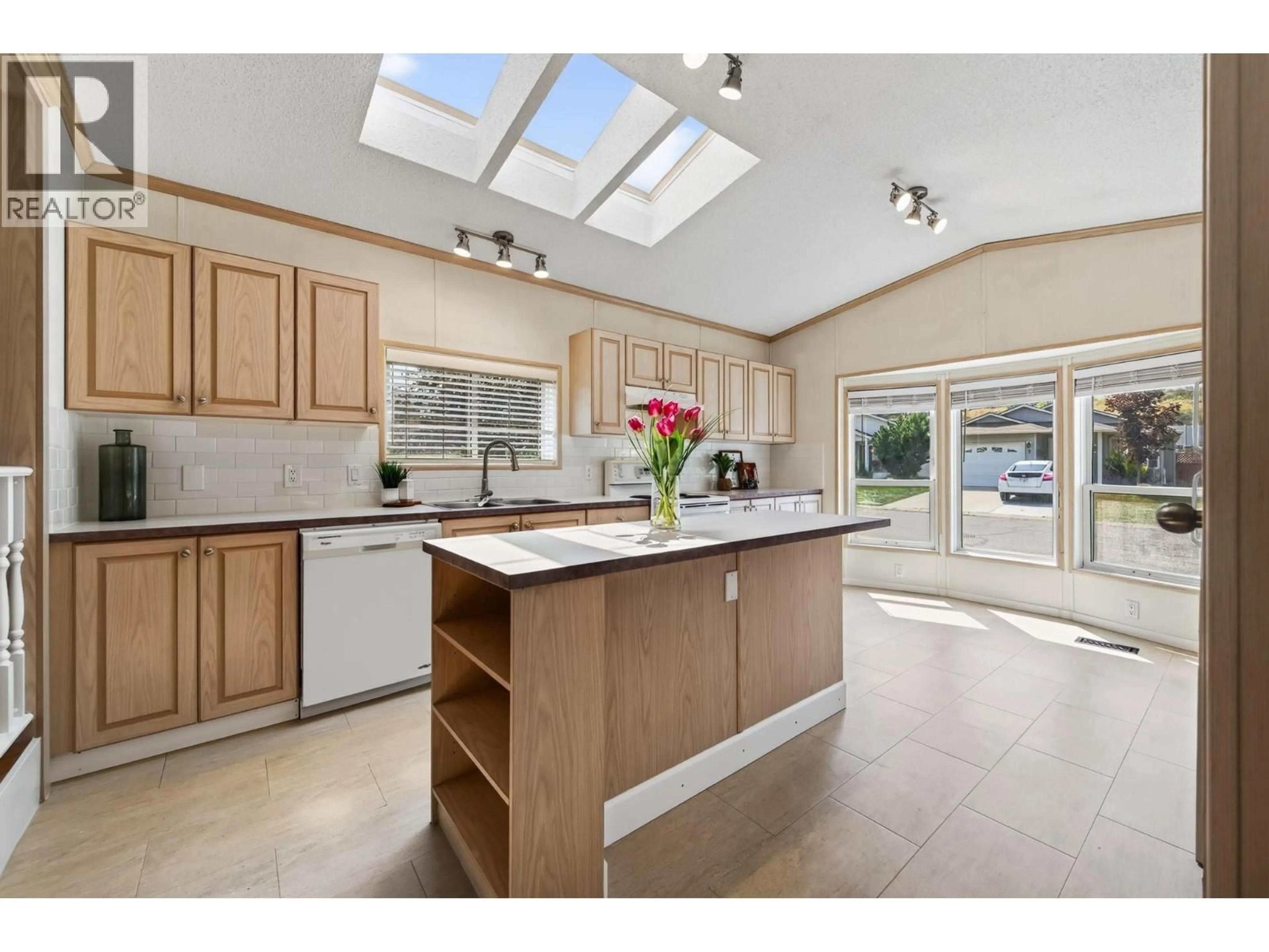 Open concept kitchen, ceramic/tile floor for 46 - 1951 LODGEPOLE DRIVE, Kamloops British Columbia V1S1Y1