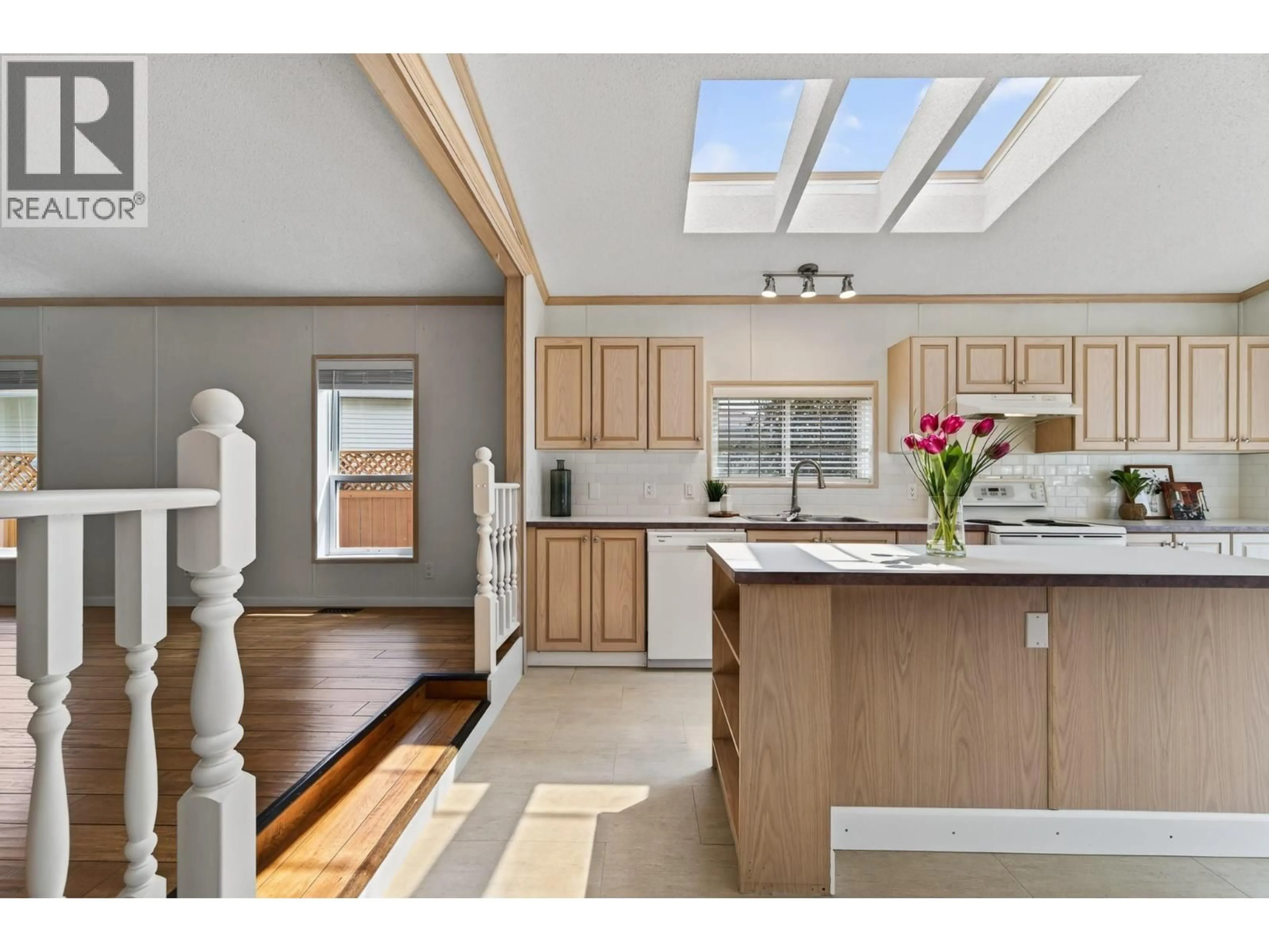 Open concept kitchen, unknown for 46 - 1951 LODGEPOLE DRIVE, Kamloops British Columbia V1S1Y1