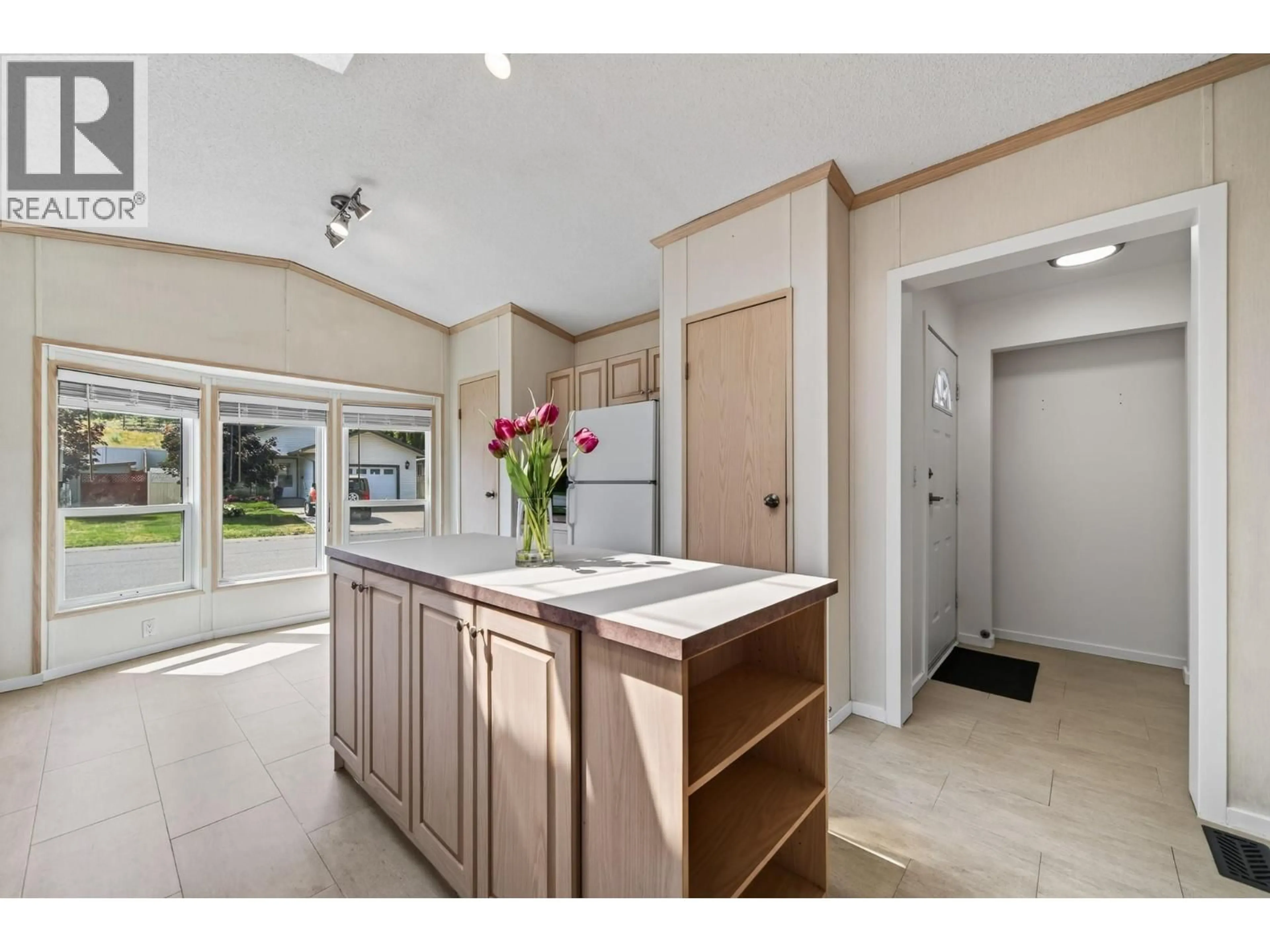 Open concept kitchen, ceramic/tile floor for 46 - 1951 LODGEPOLE DRIVE, Kamloops British Columbia V1S1Y1