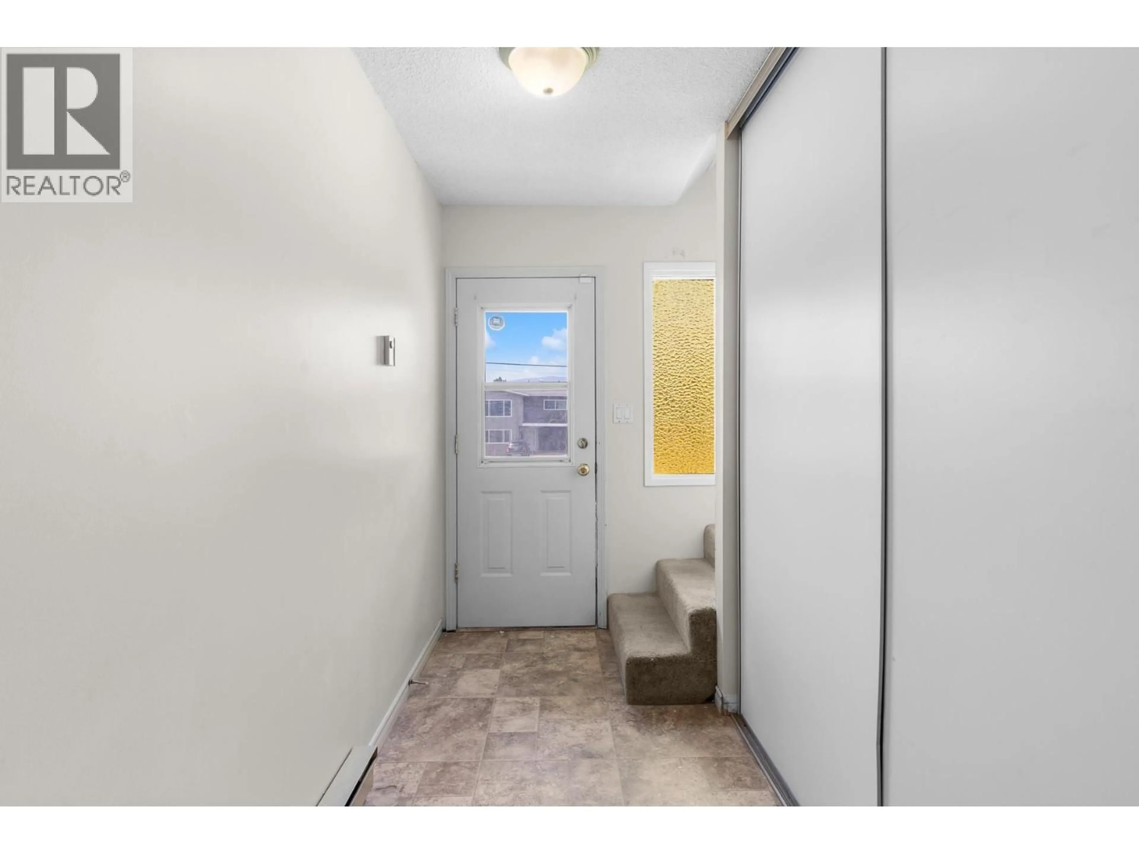 Indoor entryway for 695 GIRARD ROAD, Kelowna British Columbia V1X4V8