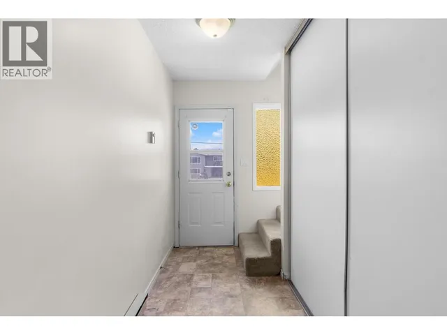 695 GIRARD ROAD, Kelowna 4