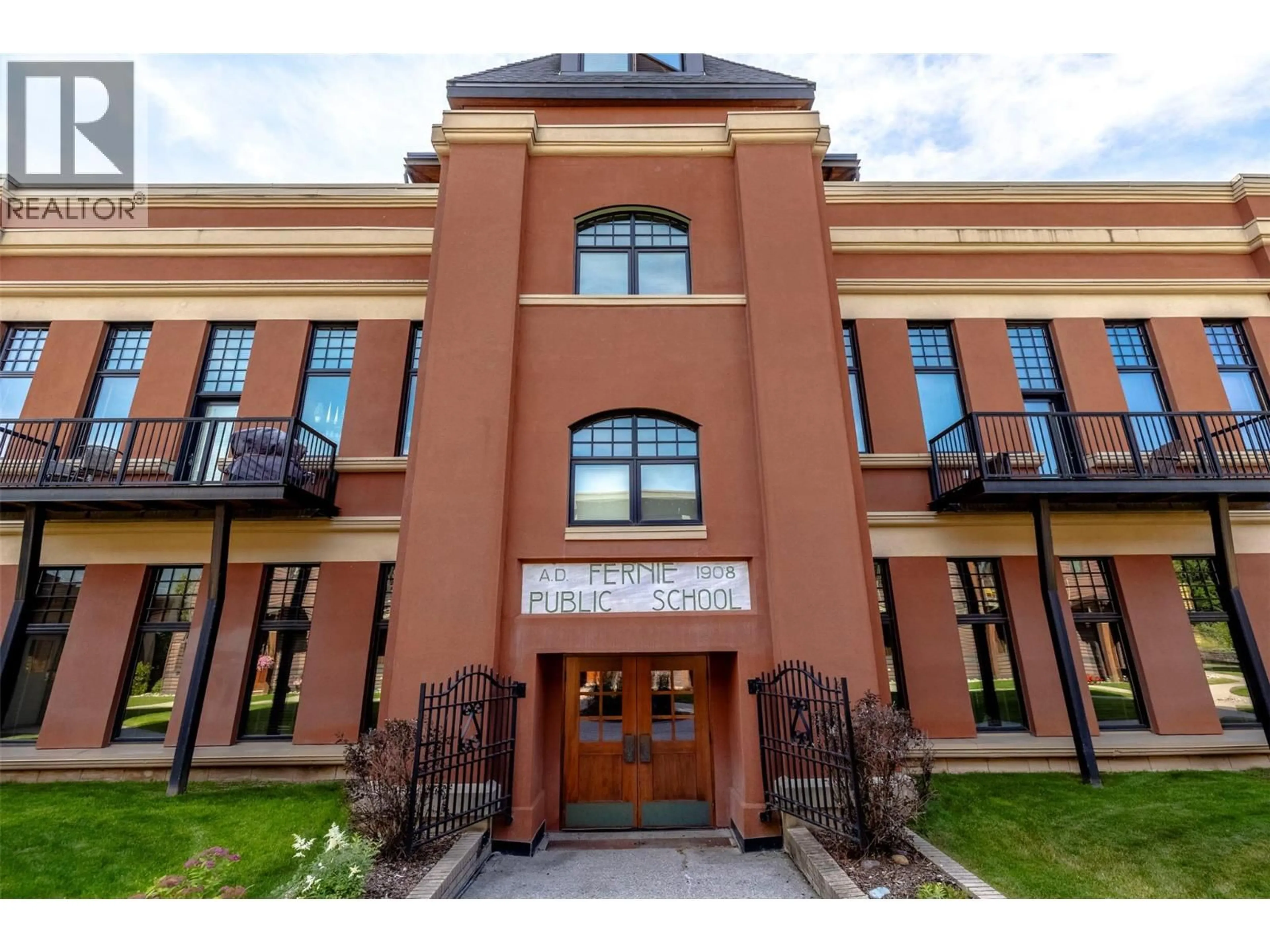 Indoor foyer for 103A - 901 2ND AVENUE, Fernie British Columbia V0B1M0