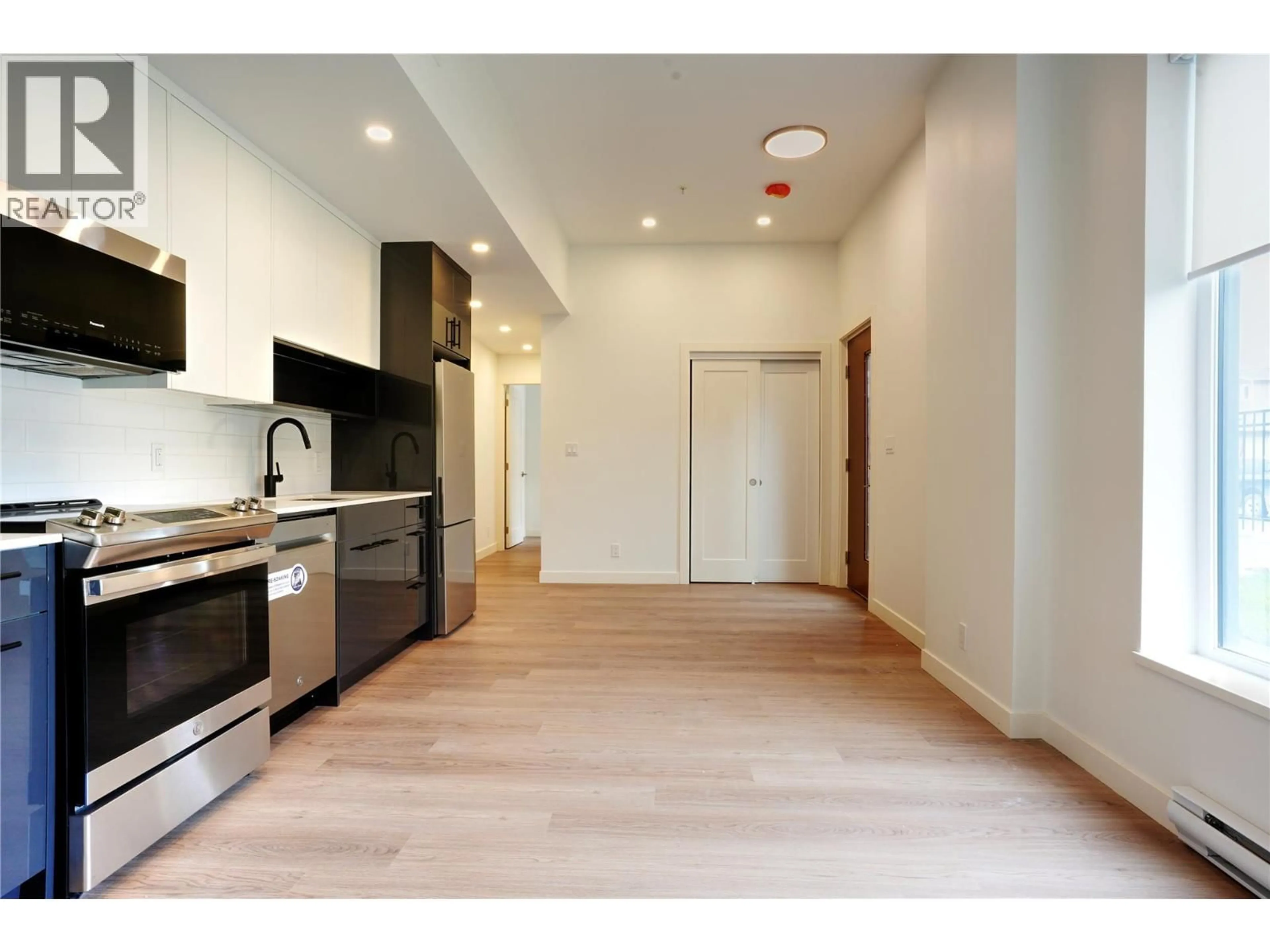 Open concept kitchen, unknown for 1361 BELAIRE AVENUE, Kelowna British Columbia V1Y0P7