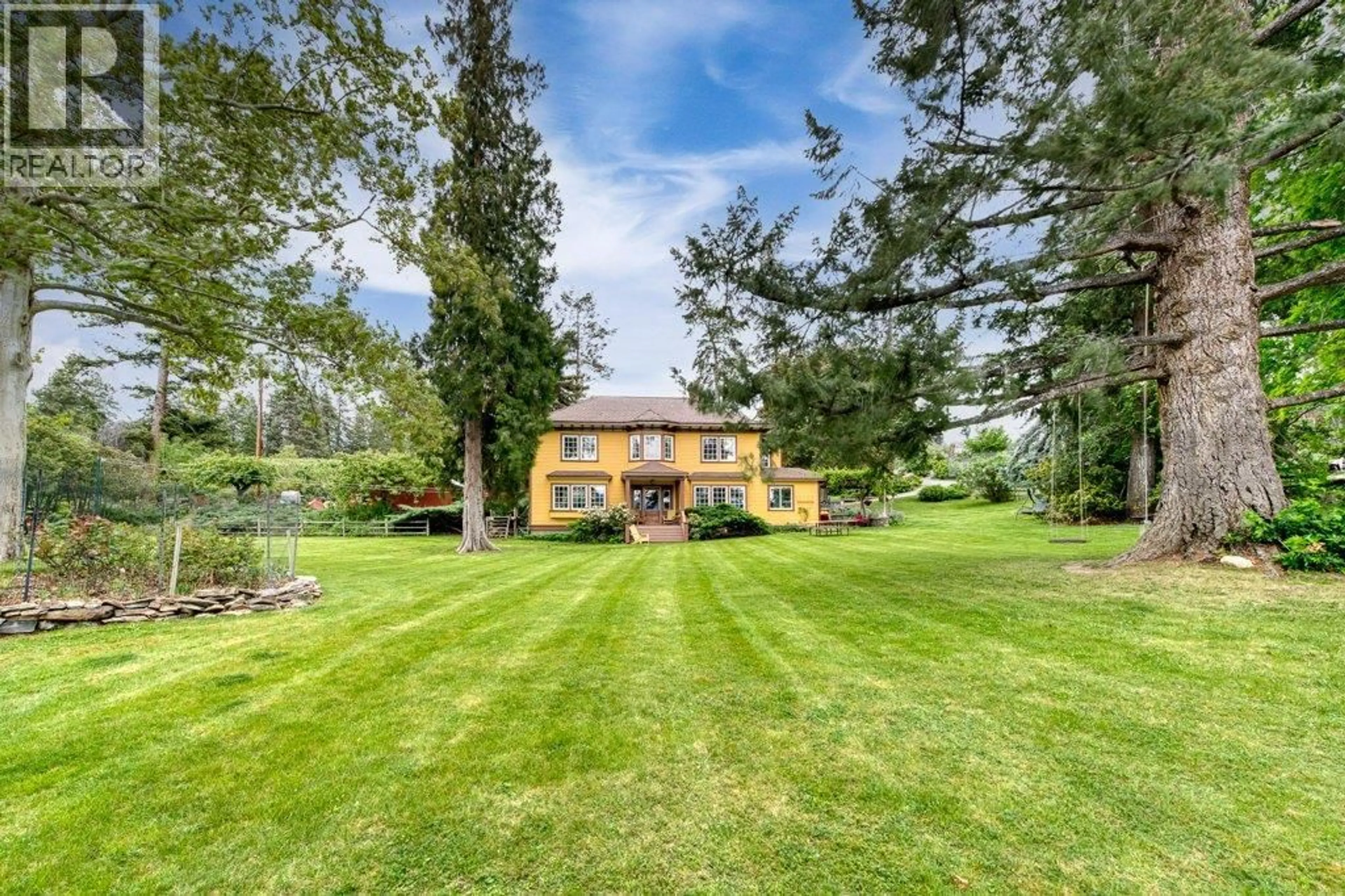 A pic from outside/outdoor area/front of a property/back of a property/a pic from drone, unknown for 4852-4858 LAKESHORE ROAD, Kelowna British Columbia V1W4H7
