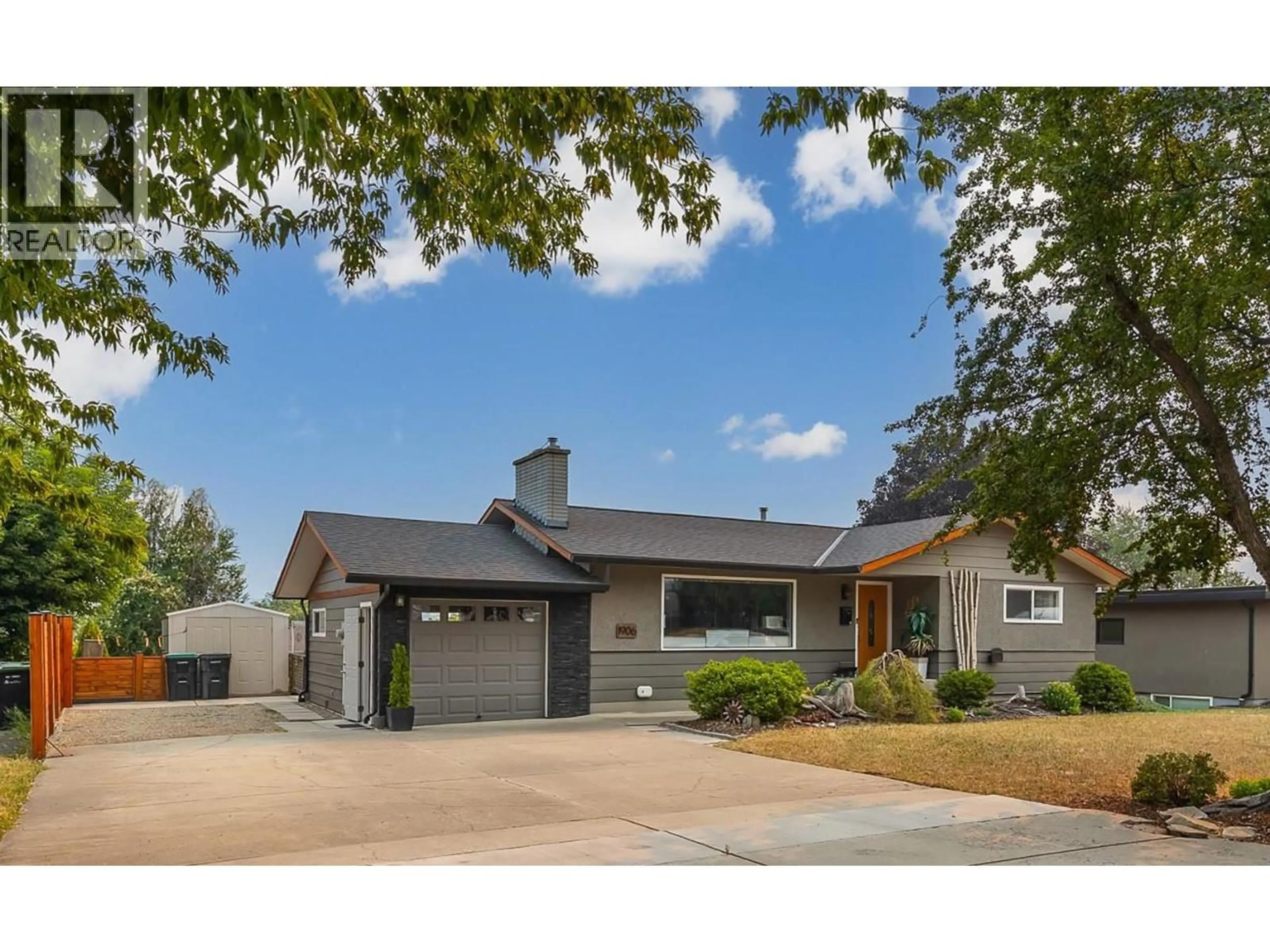 Home with vinyl exterior material, street for 1906 23 AVENUE, Vernon British Columbia V1T1J1