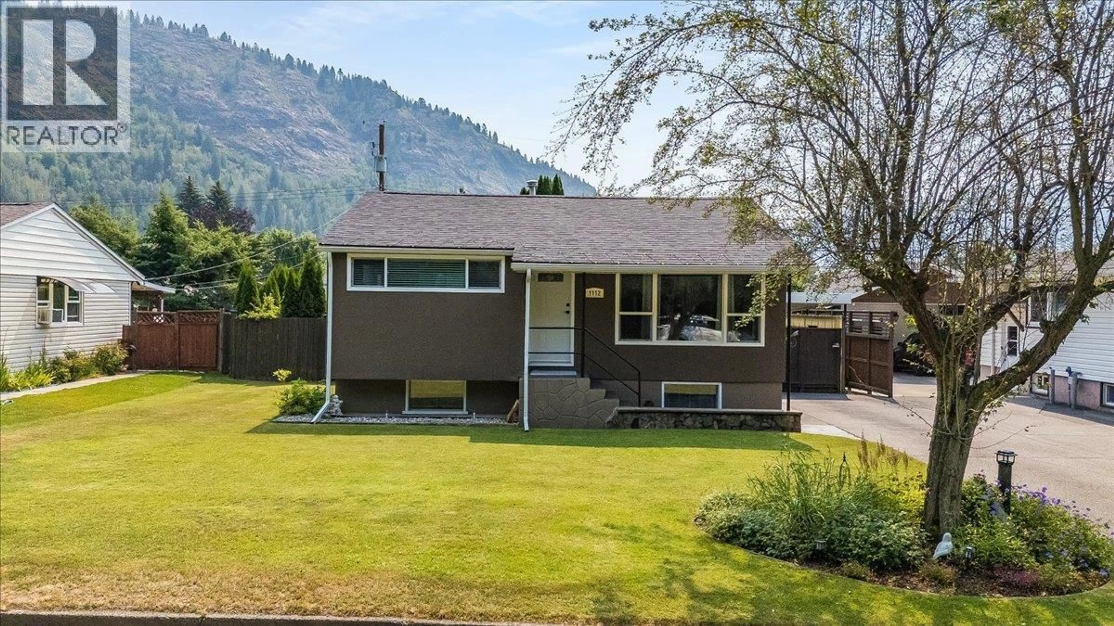 Home with vinyl exterior material, mountain view for 1112 MARIANNA CRESCENT, Trail British Columbia V1R1C7