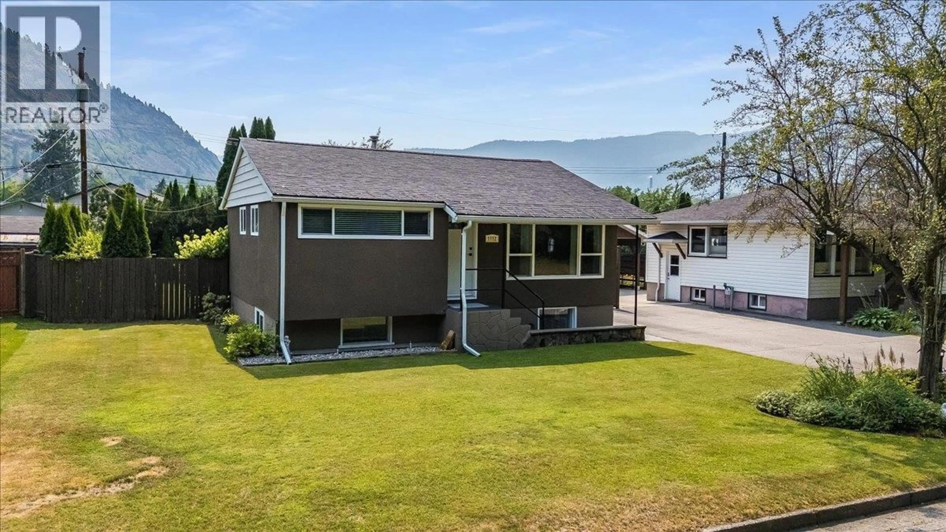 Home with vinyl exterior material, mountain view for 1112 MARIANNA CRESCENT, Trail British Columbia V1R1C7