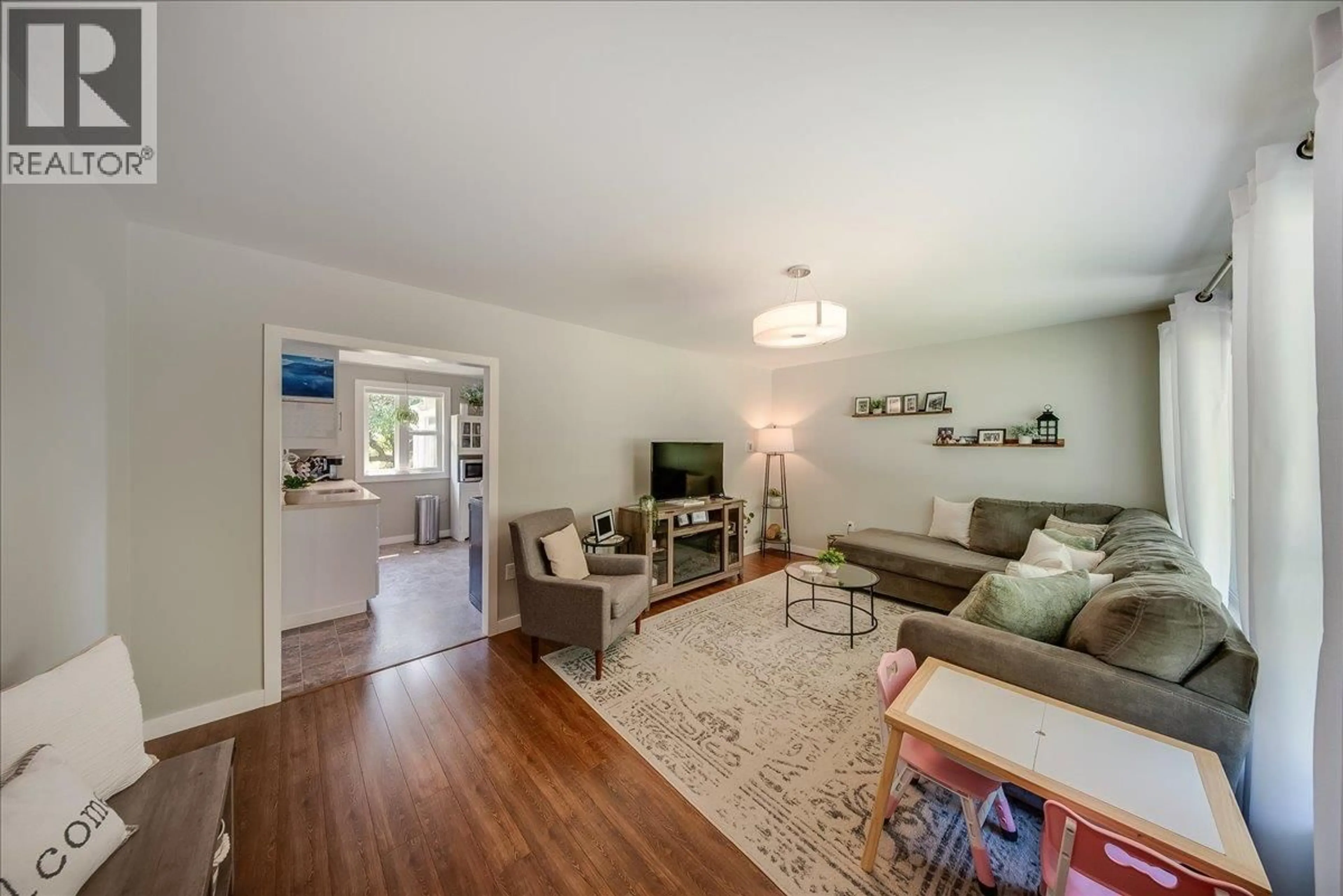 Living room with furniture, wood/laminate floor for 1112 MARIANNA CRESCENT, Trail British Columbia V1R1C7