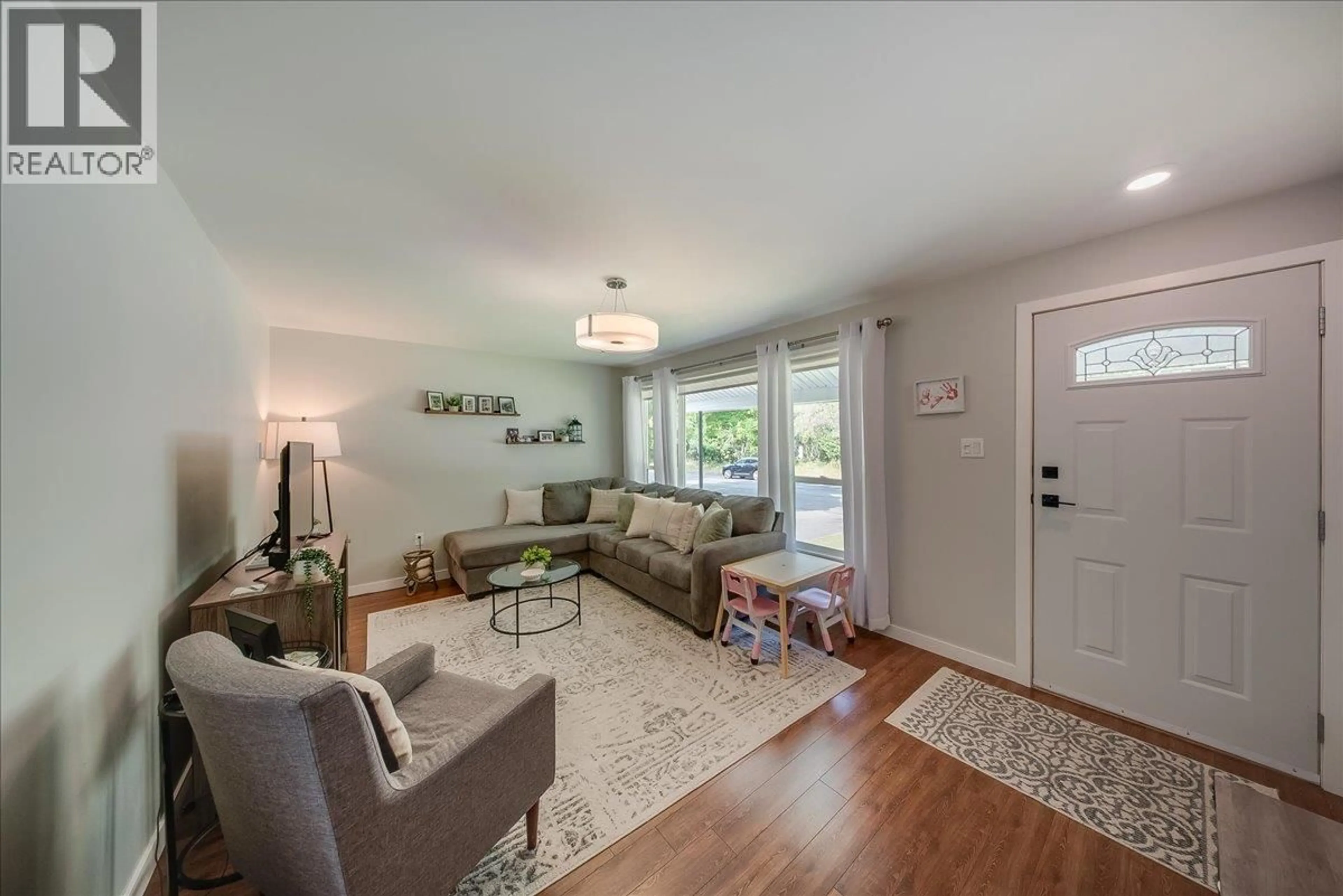 Living room with furniture, unknown for 1112 MARIANNA CRESCENT, Trail British Columbia V1R1C7