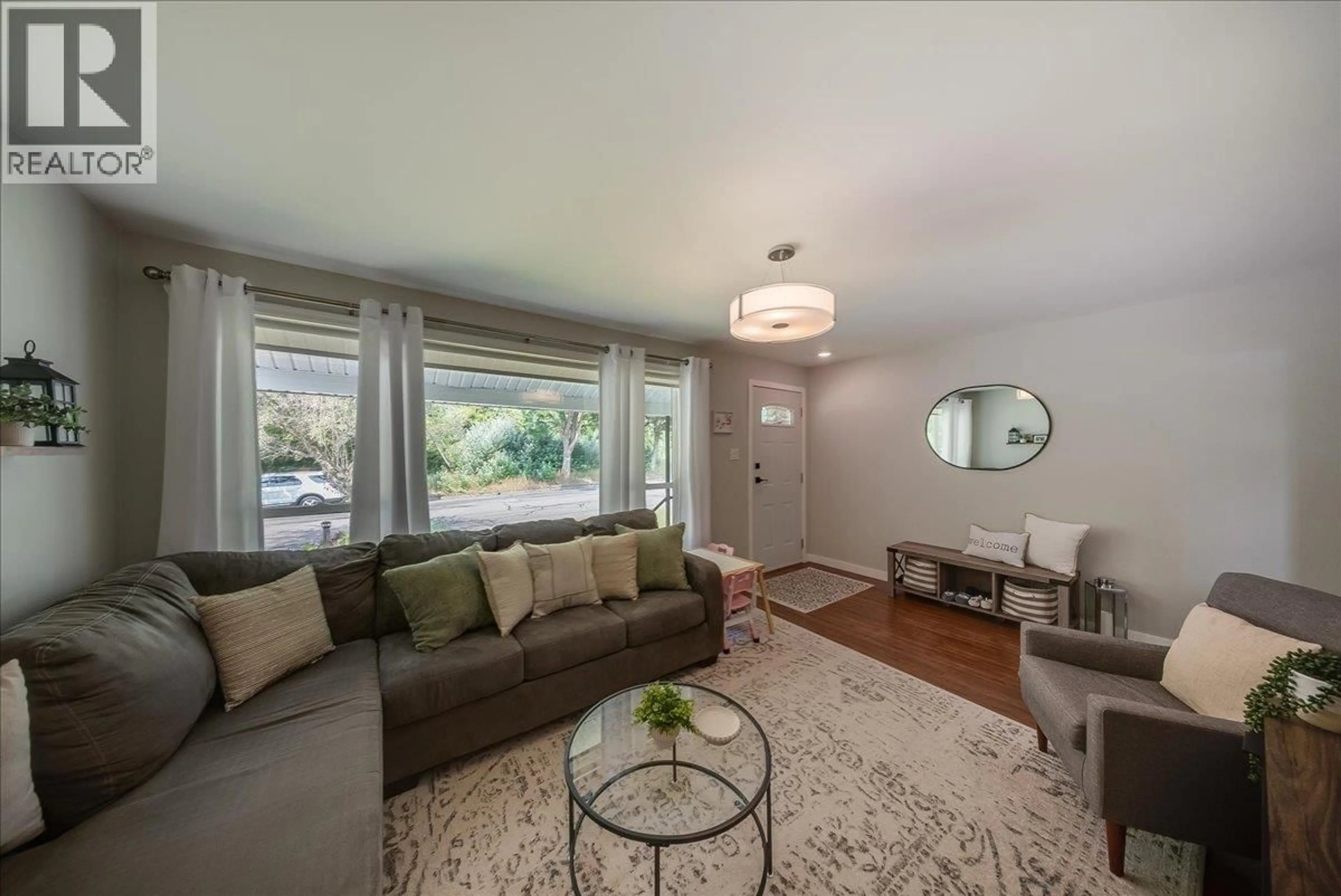 Living room with furniture, unknown for 1112 MARIANNA CRESCENT, Trail British Columbia V1R1C7