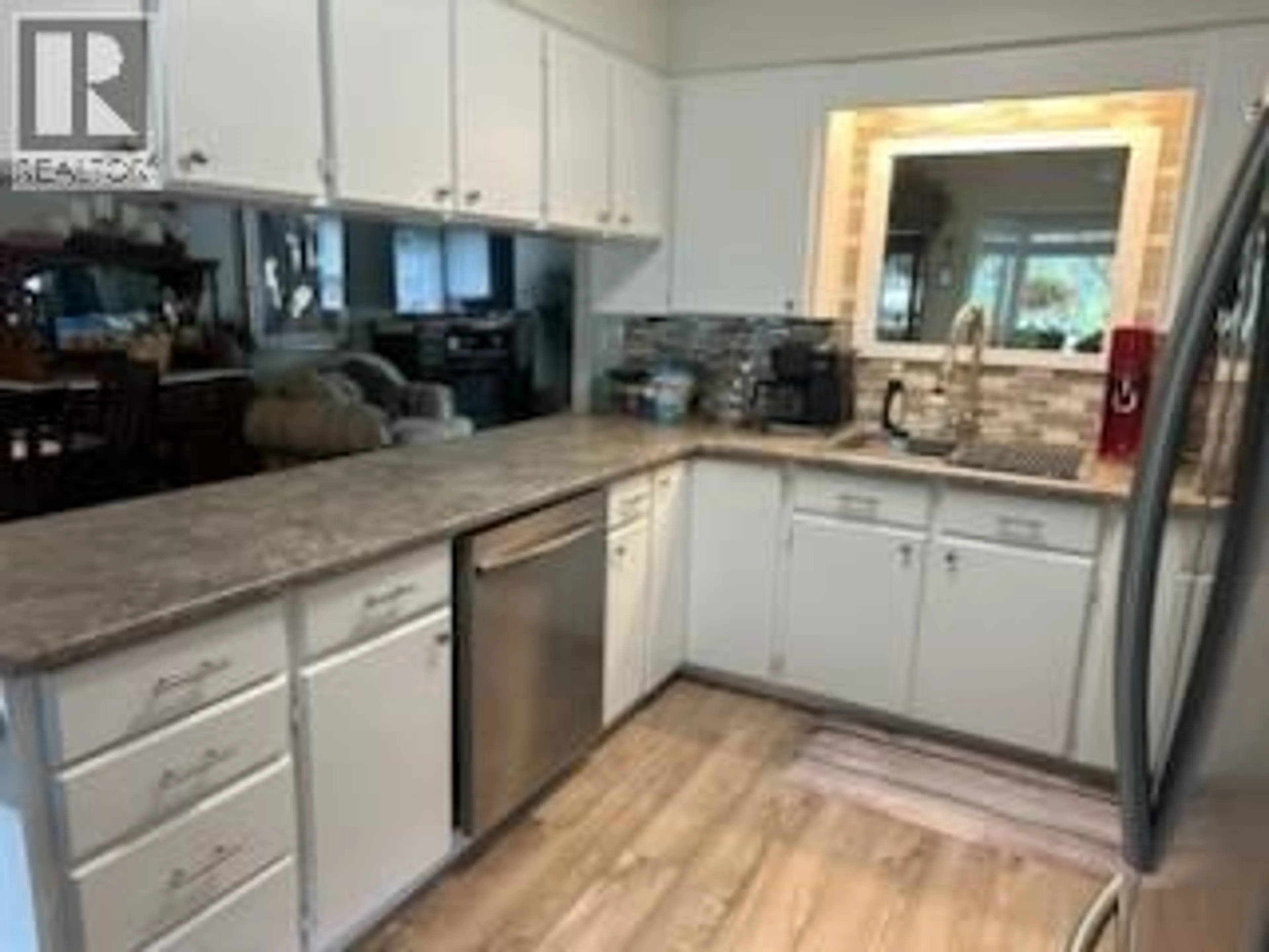 Open concept kitchen, unknown for 817 KIMBERLEY AVENUE, Greenwood British Columbia V0H1J0